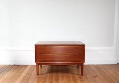 Commode basse scandinave vintage en teck Dyrlund 1960