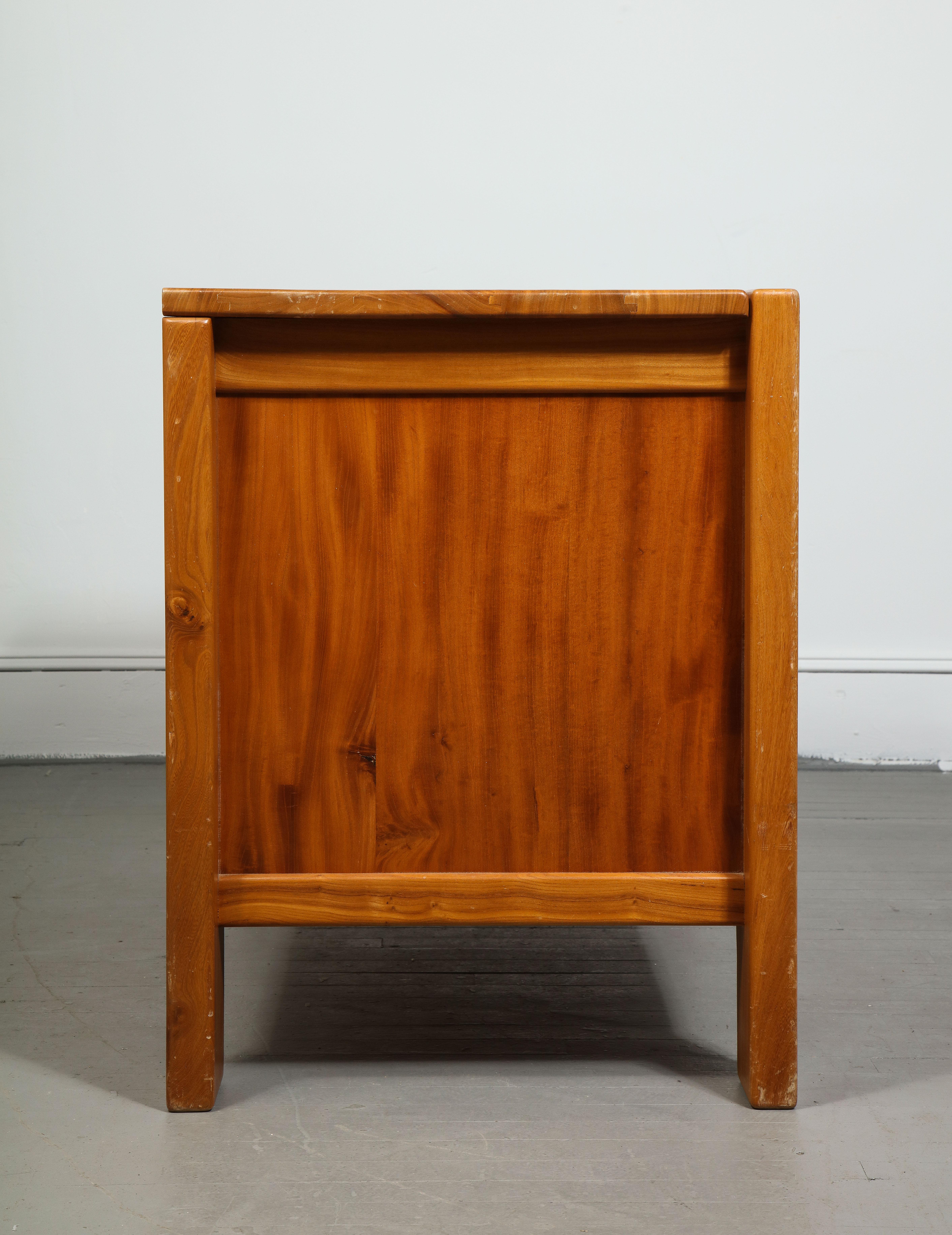 Kommode aus Ulmenholz von Maison Regain, Frankreich, ca. 1970er Jahre im Angebot 4