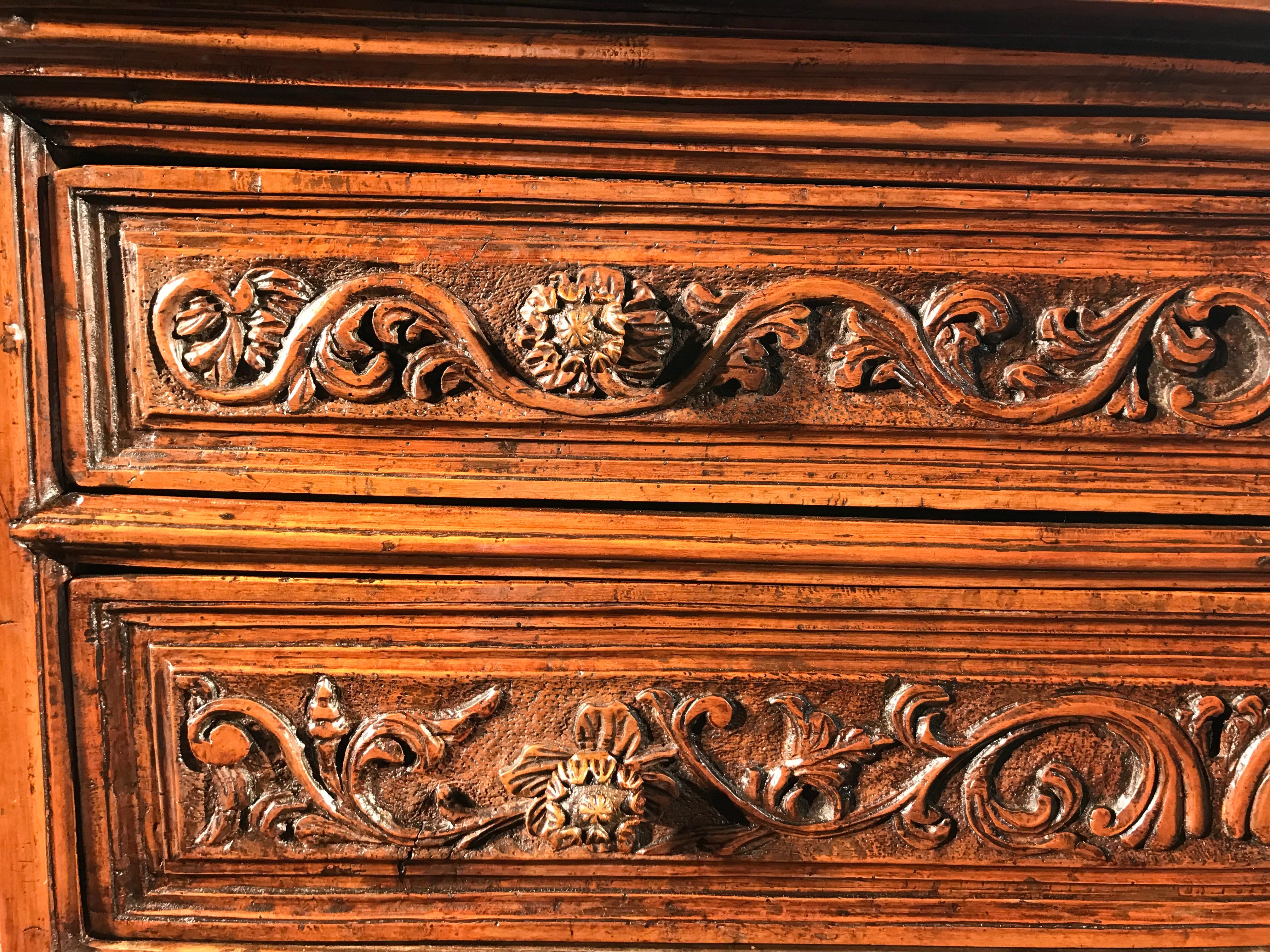 Commode Cassetone Chest of Drawers Italian Brescia Lombardy Walnut Carved Front For Sale 3