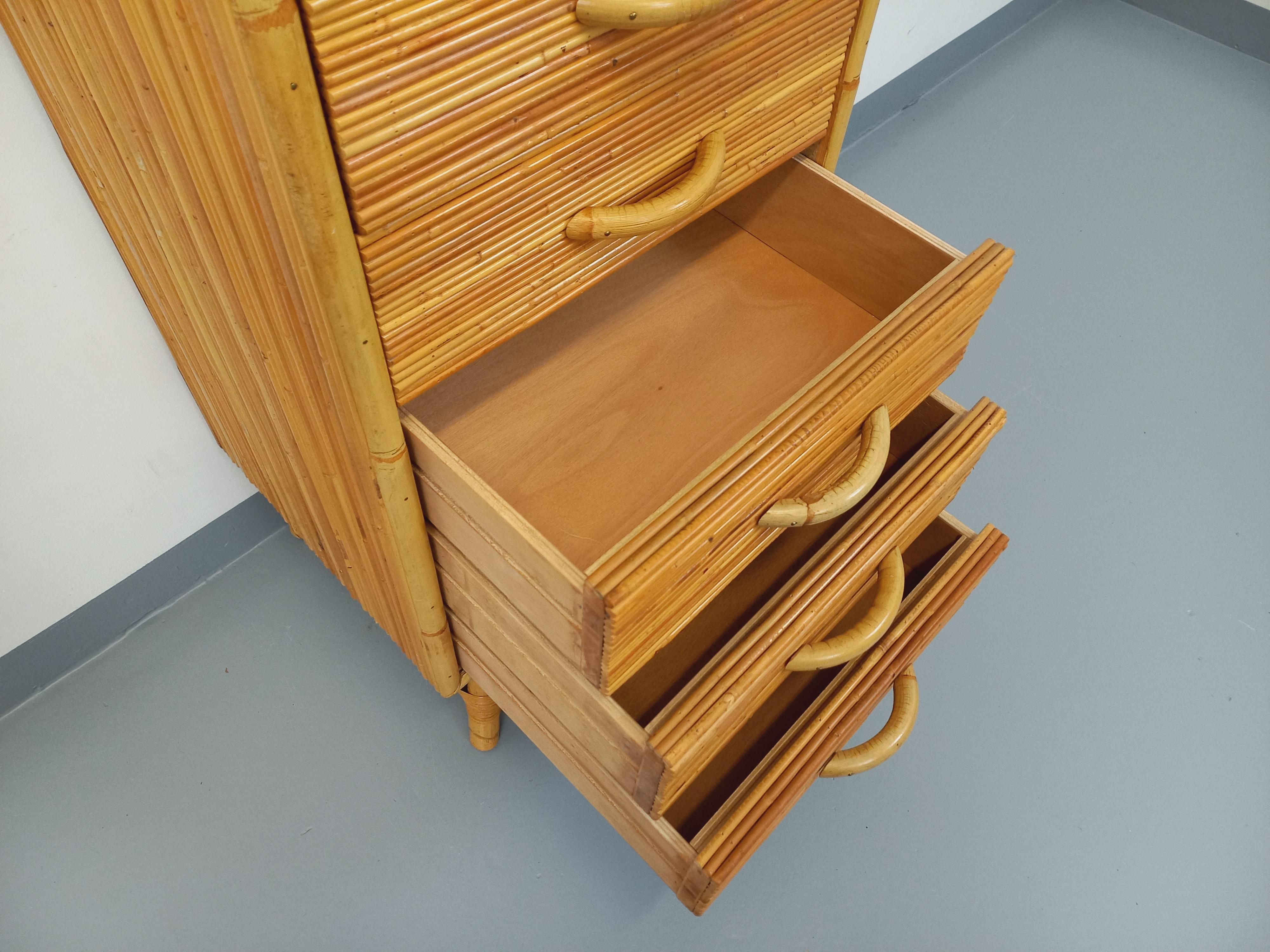 Commode chiffonnier vintage en rotin degli anni '70 In condizioni buone in vendita a BESANÇON, FR