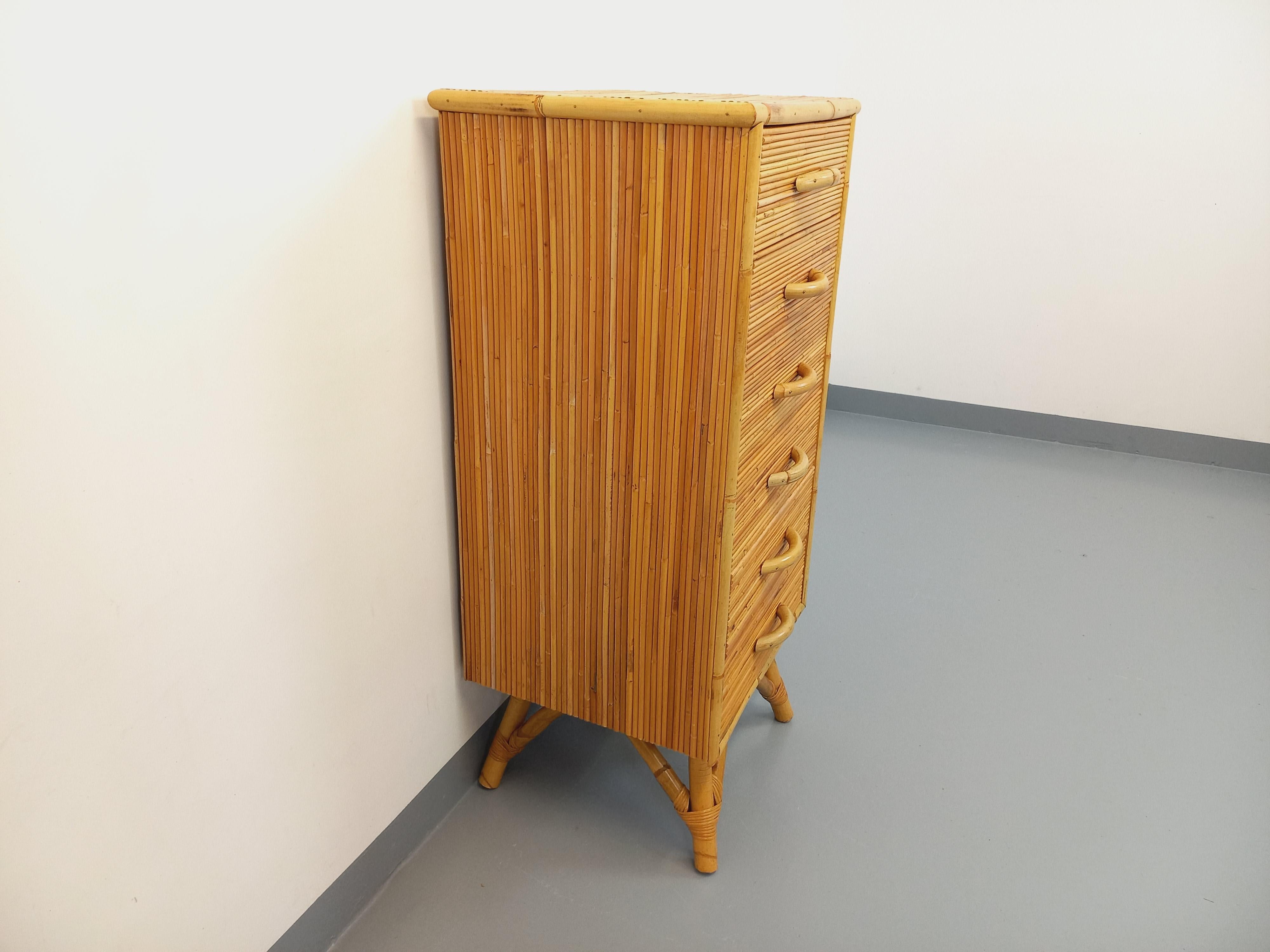 Commode chiffonnier vintage en rotin degli anni '70 in vendita 1