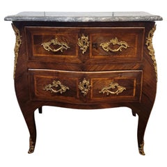 Commode curved Francia Louis XV chest of drawers in marquetry, ormolu , marble