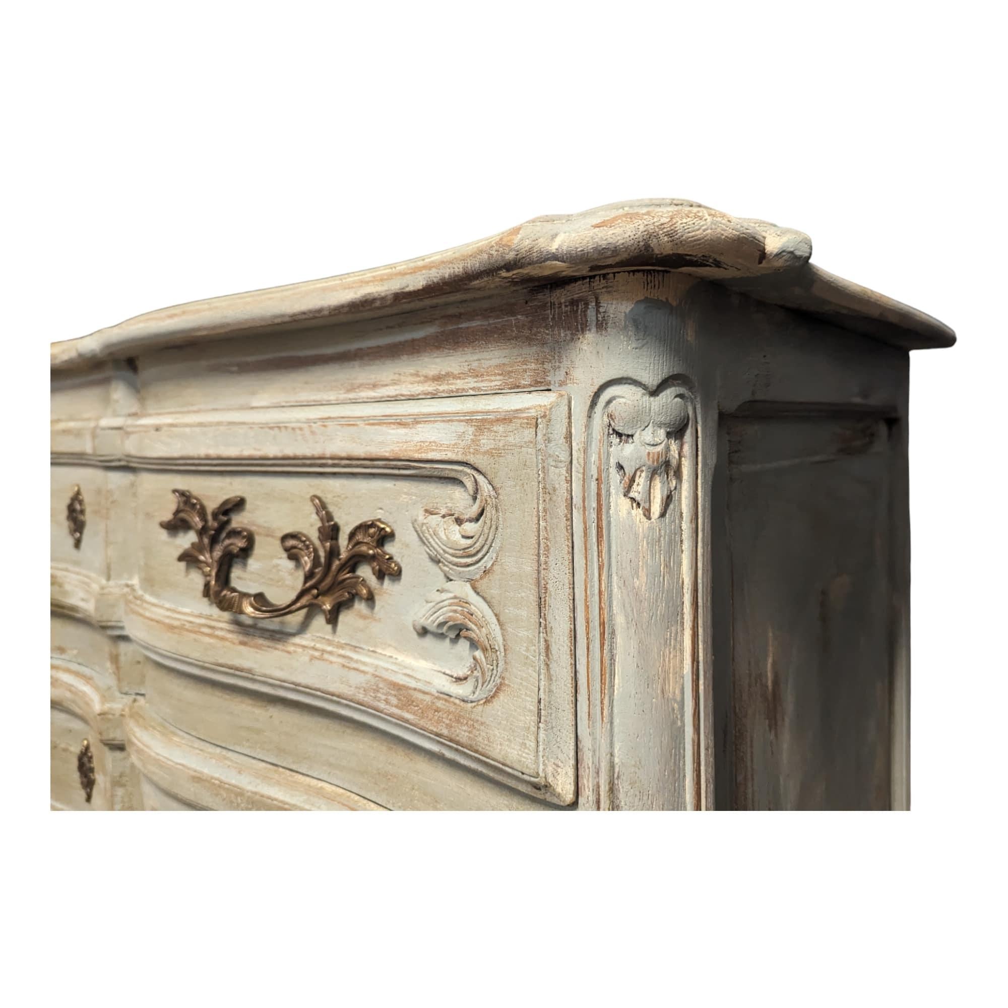 Wood French 19th Century Louis XV Style Chest of drawers  For Sale