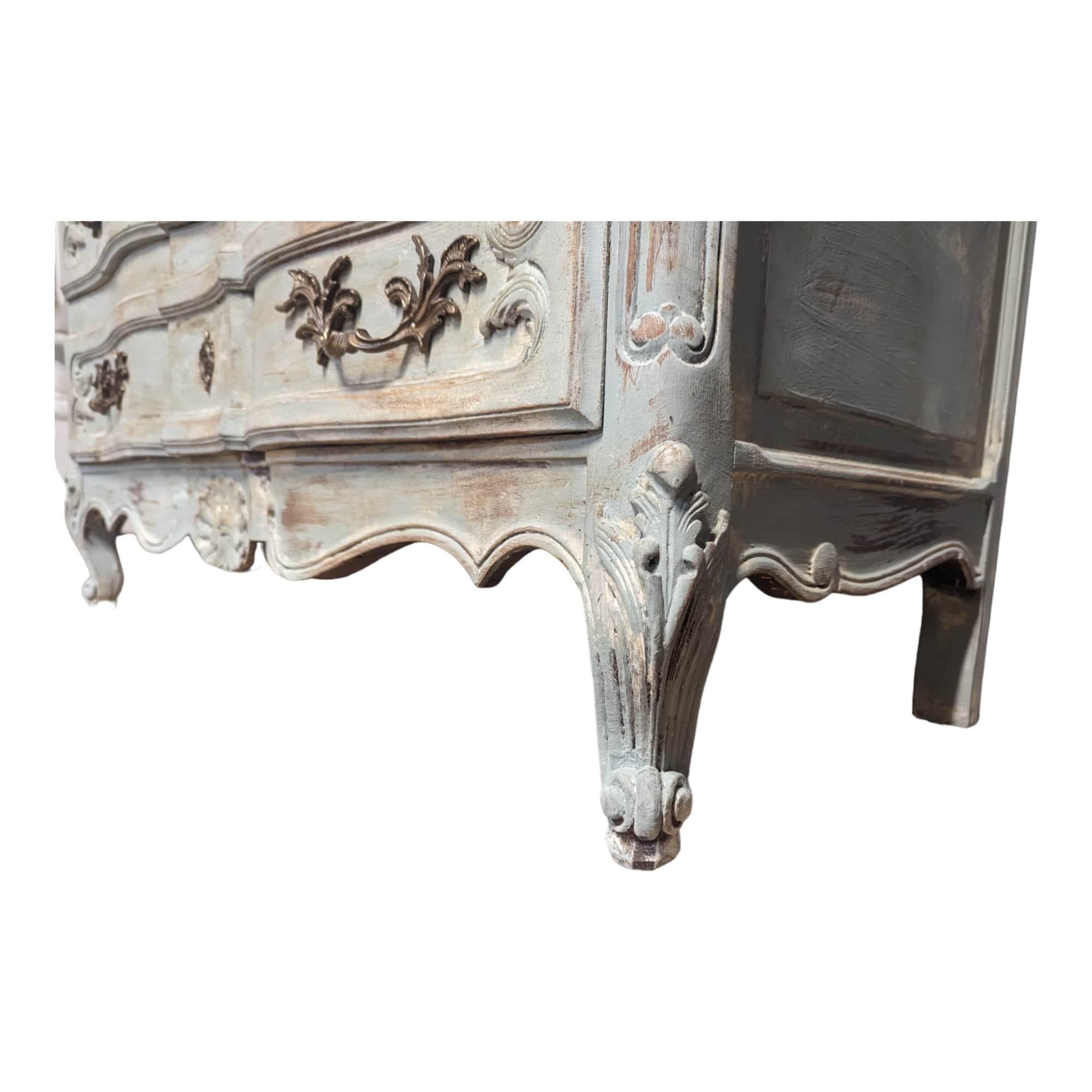 French 19th Century Louis XV Style Chest of drawers  For Sale 1