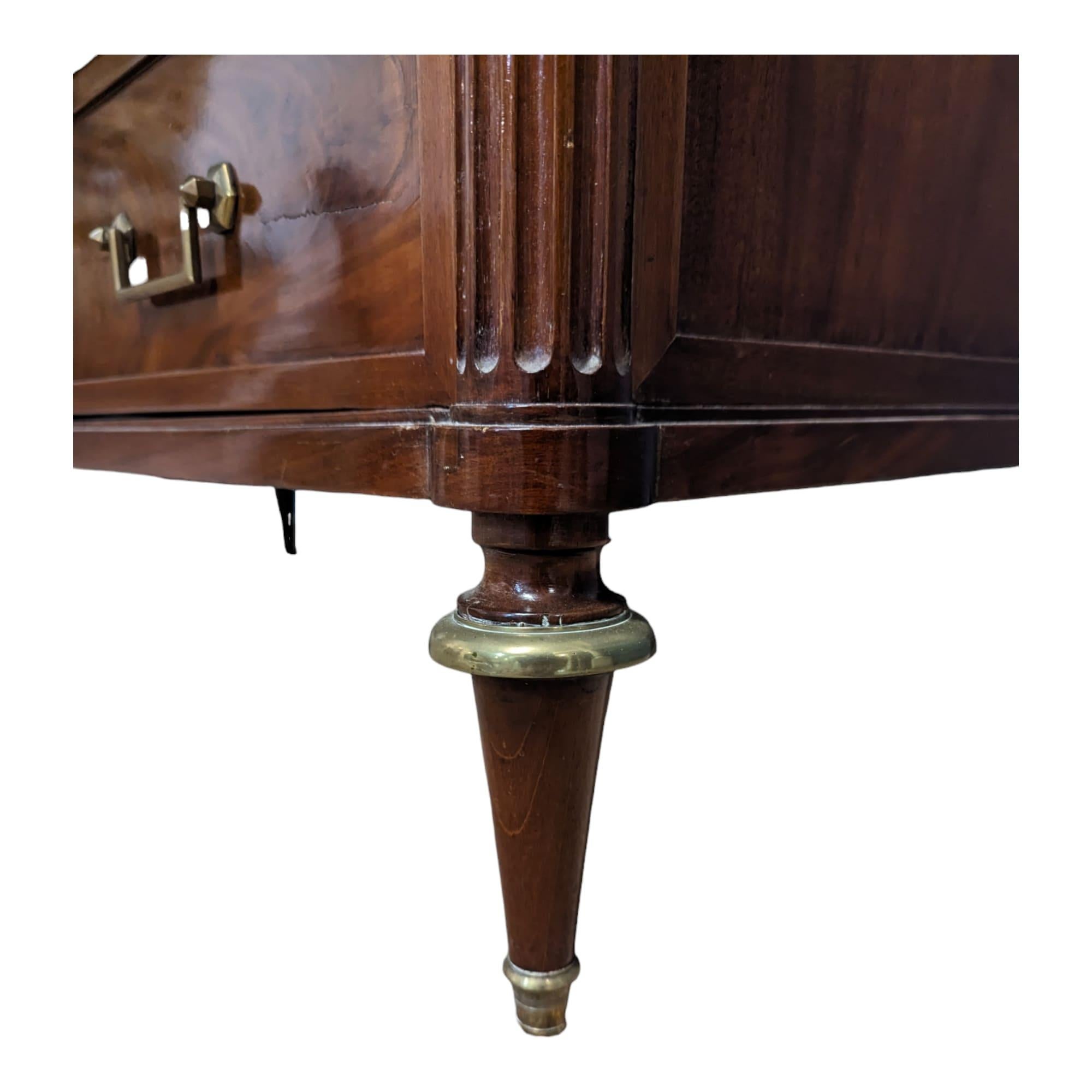 French 18th Century Louis XVI Style Mahogany Chest of drawers  For Sale 1