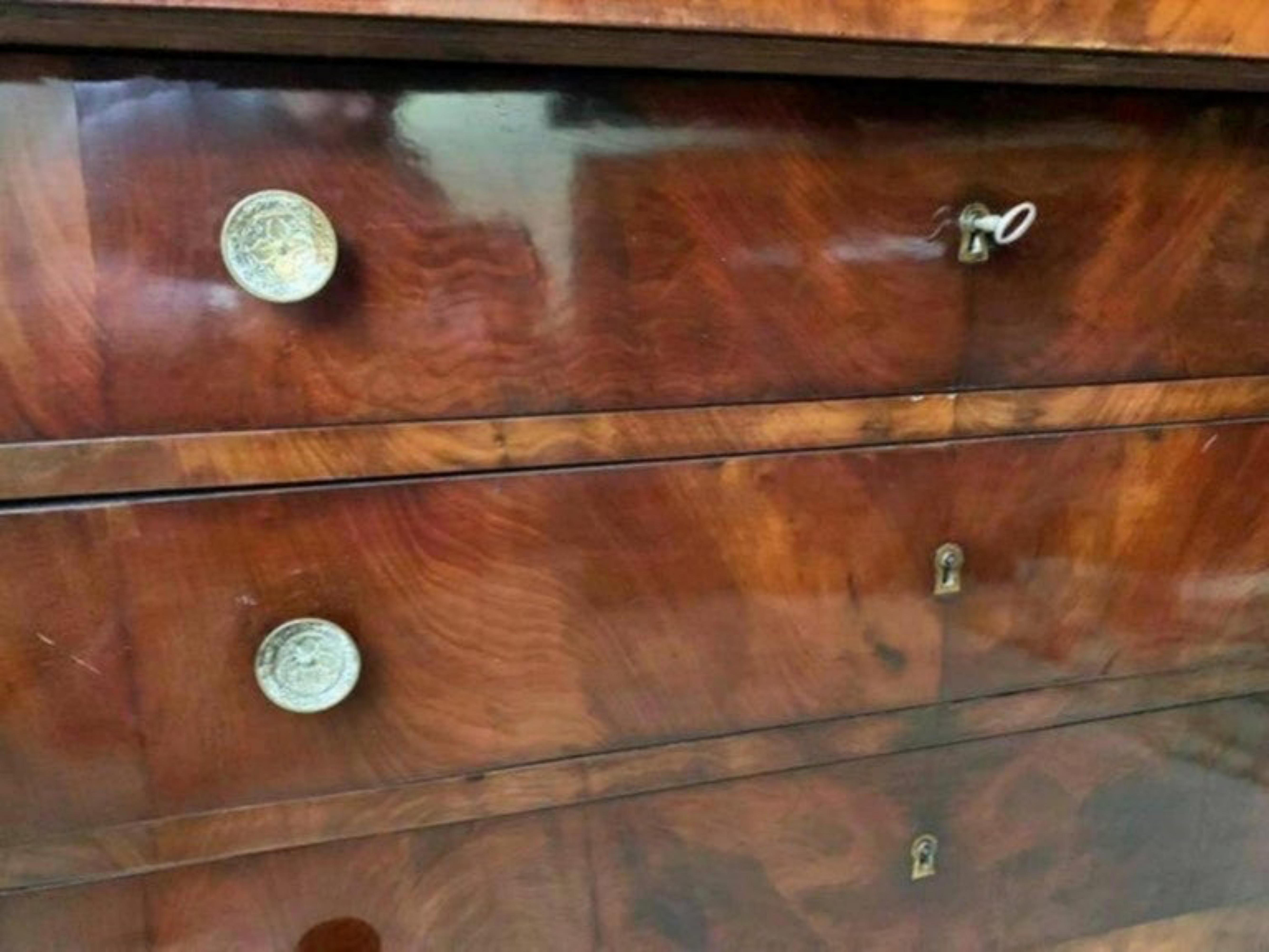 Commode Impero Francia Napoleone III XIX secolo
Wood e marmo
Perfette condizioni - Originale 
Misure: 88cm x 63cm x 130cm
Mai restaurato.
