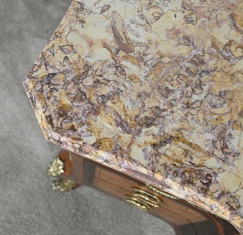 Legno Cassettiera in palissandro e amaranto, Transizione in stile Luigi XV / Luigi XVI - in vendita