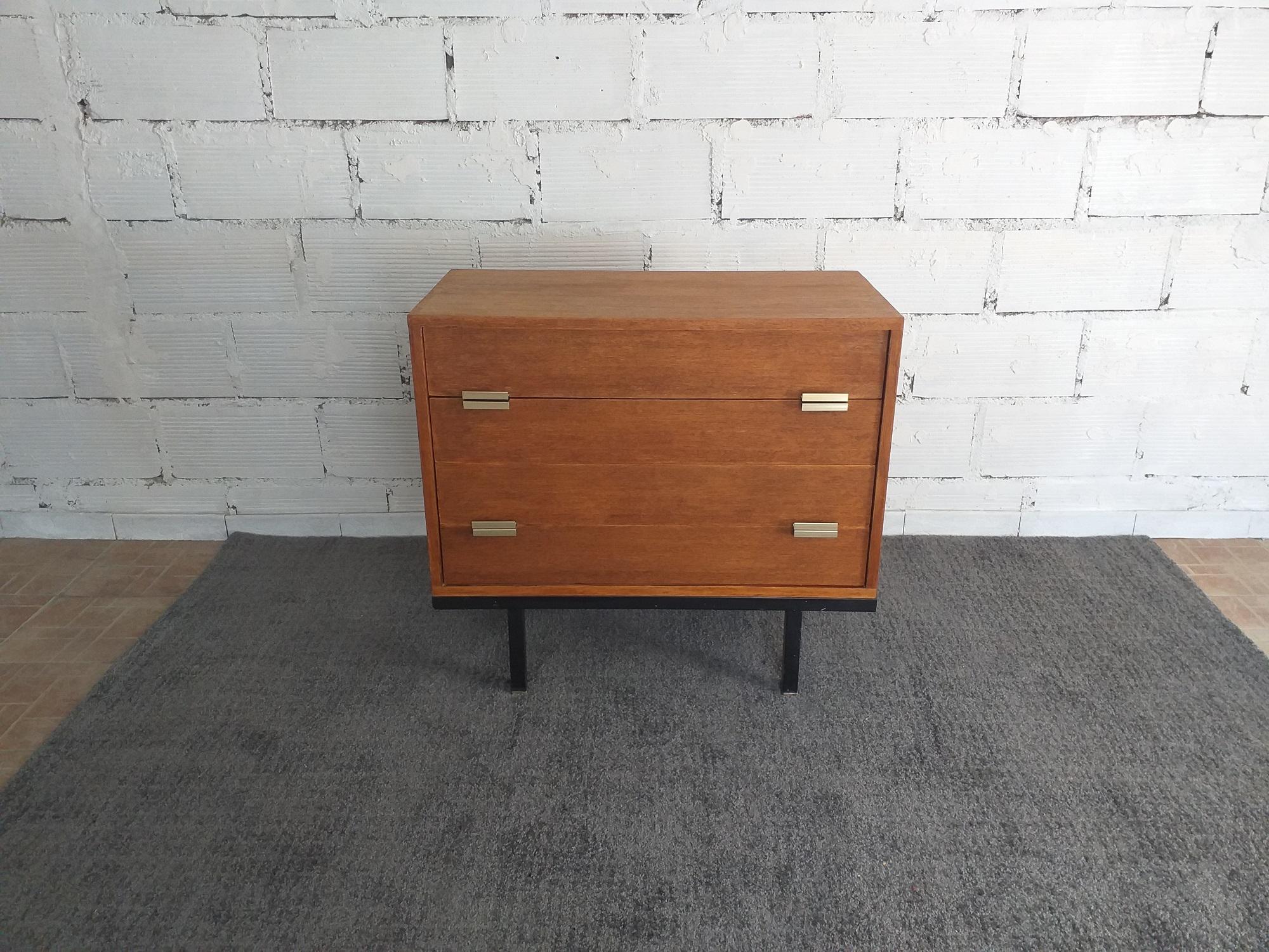 Commode en bois style moderne In Distressed Condition For Sale In SAINT-CLÉMENT-DE-RIVIÈRE, FR