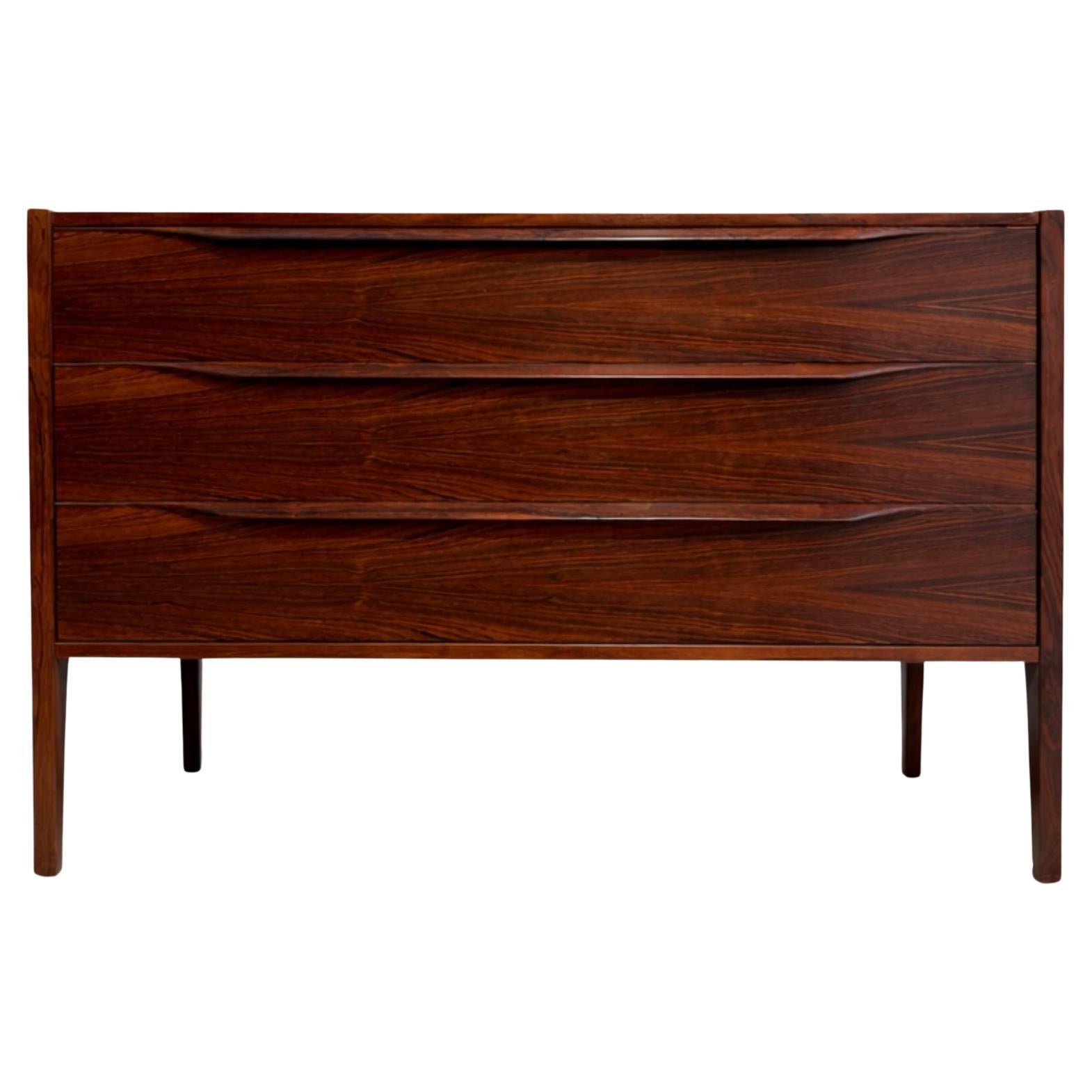 Commode en palissandre par Kai Kristiansen en venta