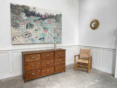 Commode en pin et chêne, ancien meuble d'atelier