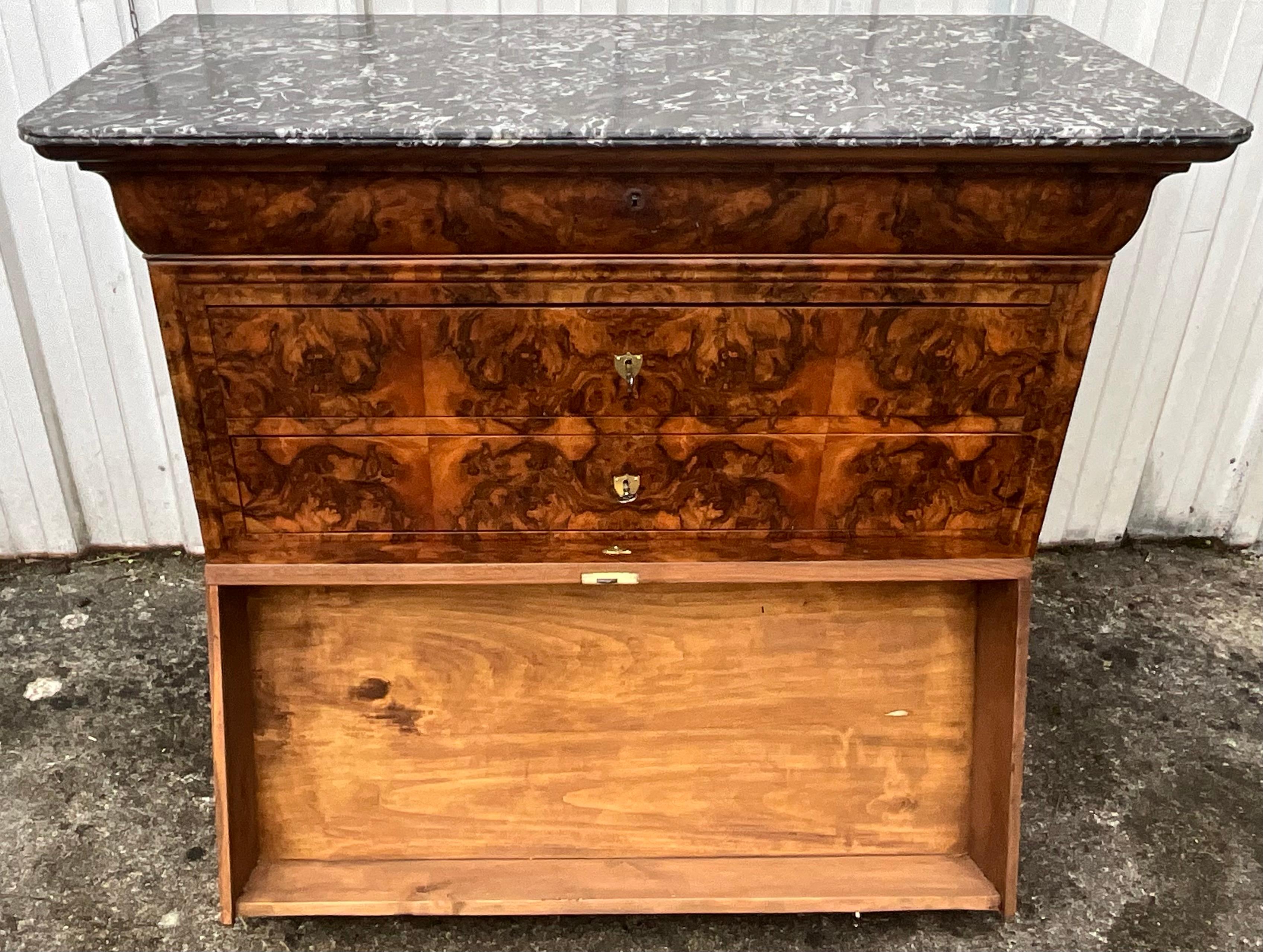 Walnut French chest of drawers Louis Philippe mid 19th ronce of walnut