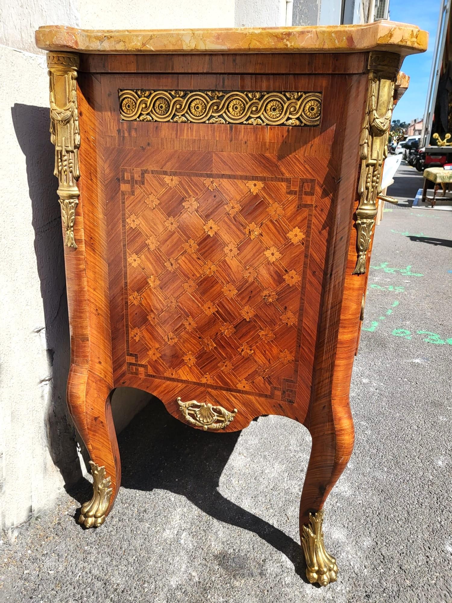 Commode In Marquetry And Bronze, Napoleon III, Early 20th Century For Sale 7