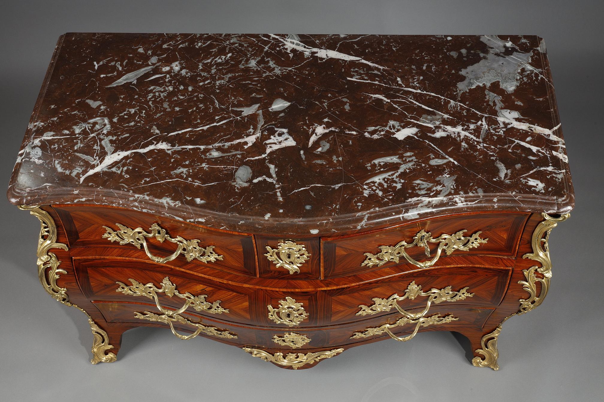 Commode en placage de bois violet estampillé par Lapie en vente 2