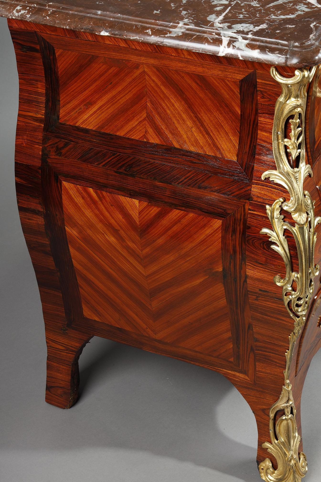 Commode en placage de bois violet estampillé par Lapie en vente 5