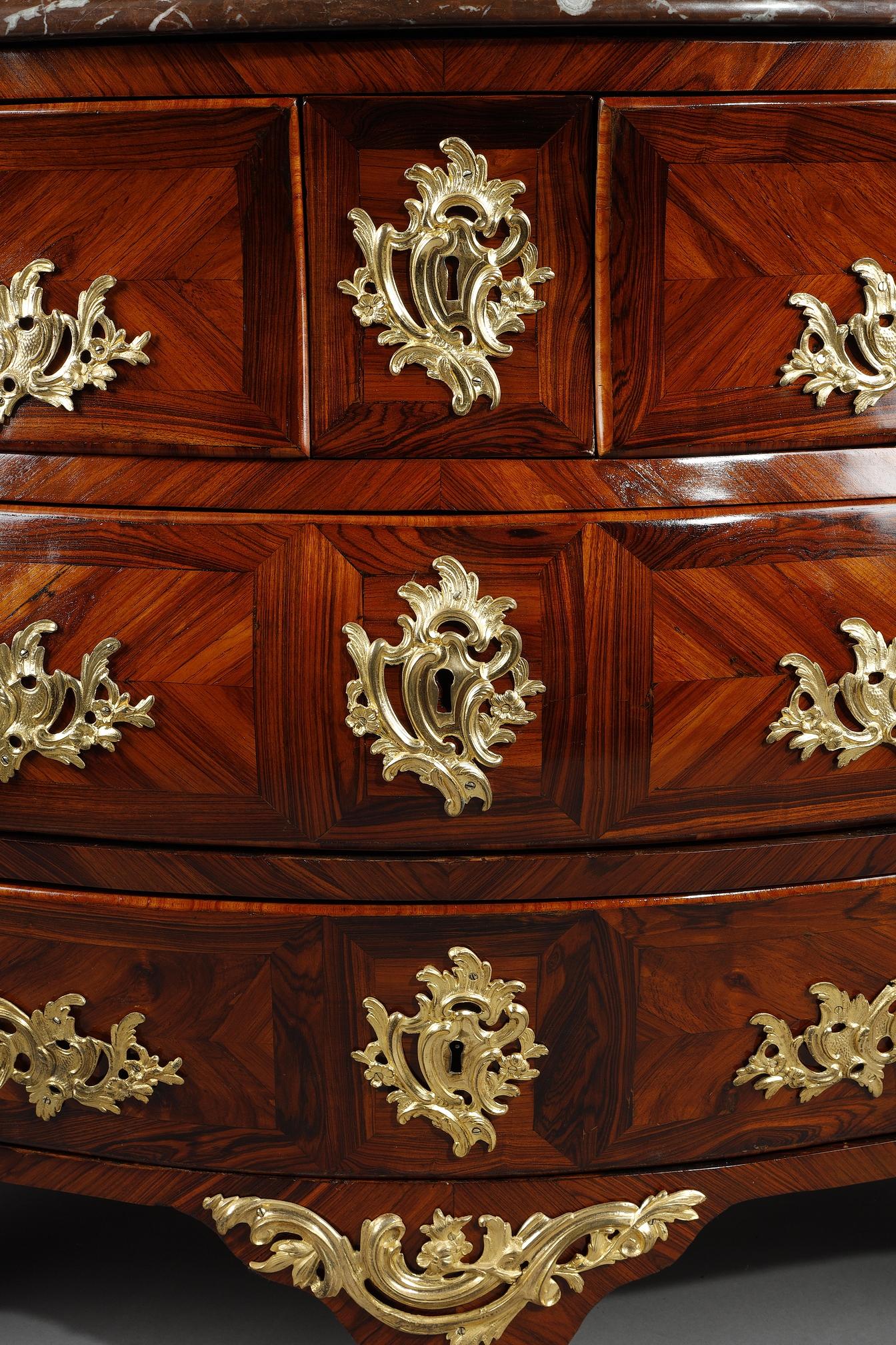Commode en placage de bois violet estampillé par Lapie en vente 8