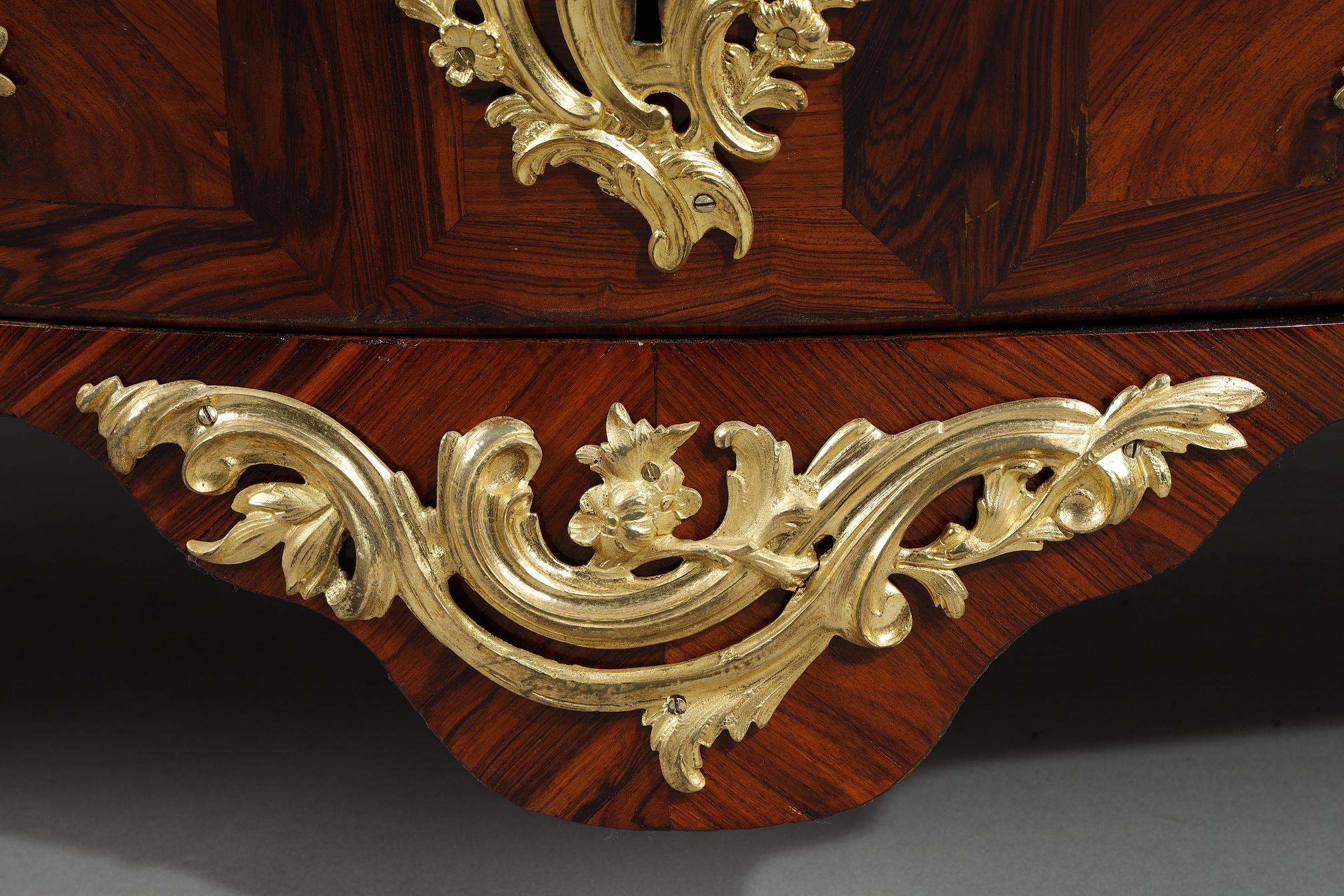 Commode en placage de bois violet estampillé par Lapie en vente 12