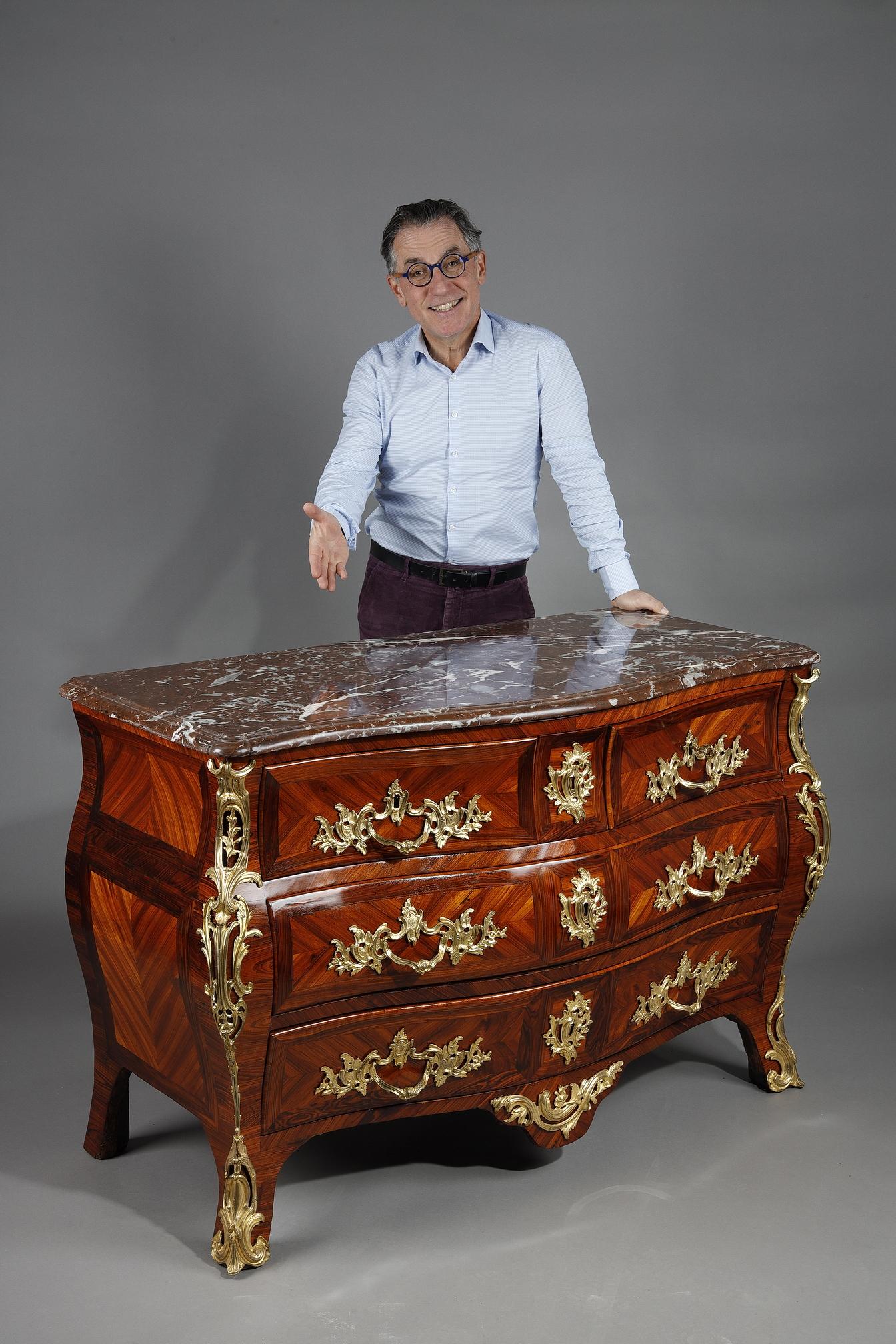 Fin du XVIIIe siècle Commode en placage de bois violet estampillé par Lapie en vente