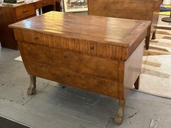 Coppia di consolle in noce con cassetti finti di Rose Tarlow