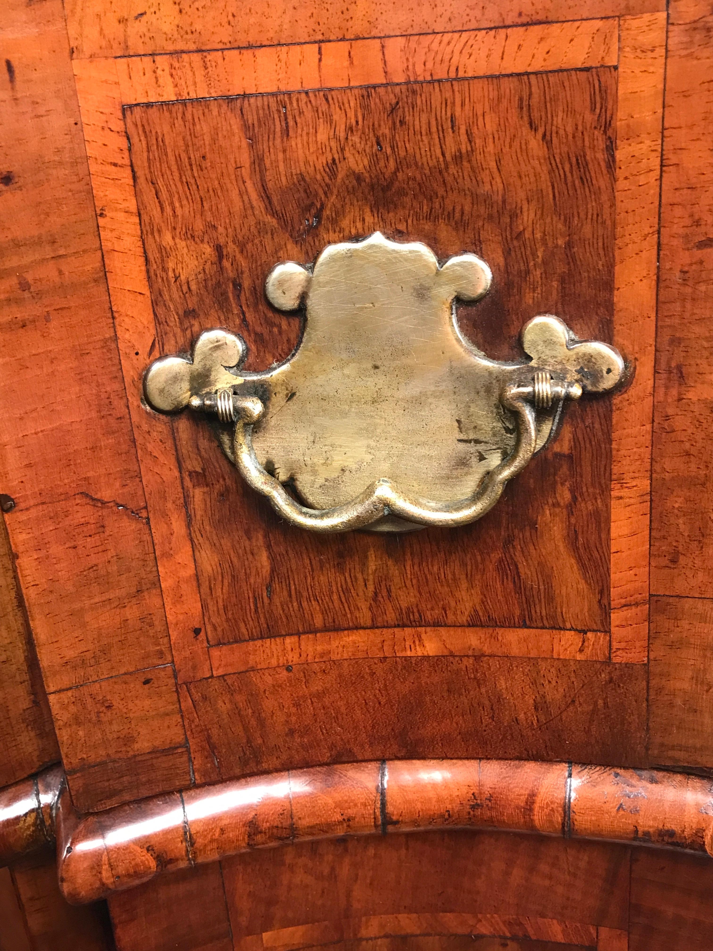 Commode Italian Venetian Baroque Burr Walnut Geometric Inlay Serpentine Front For Sale 8