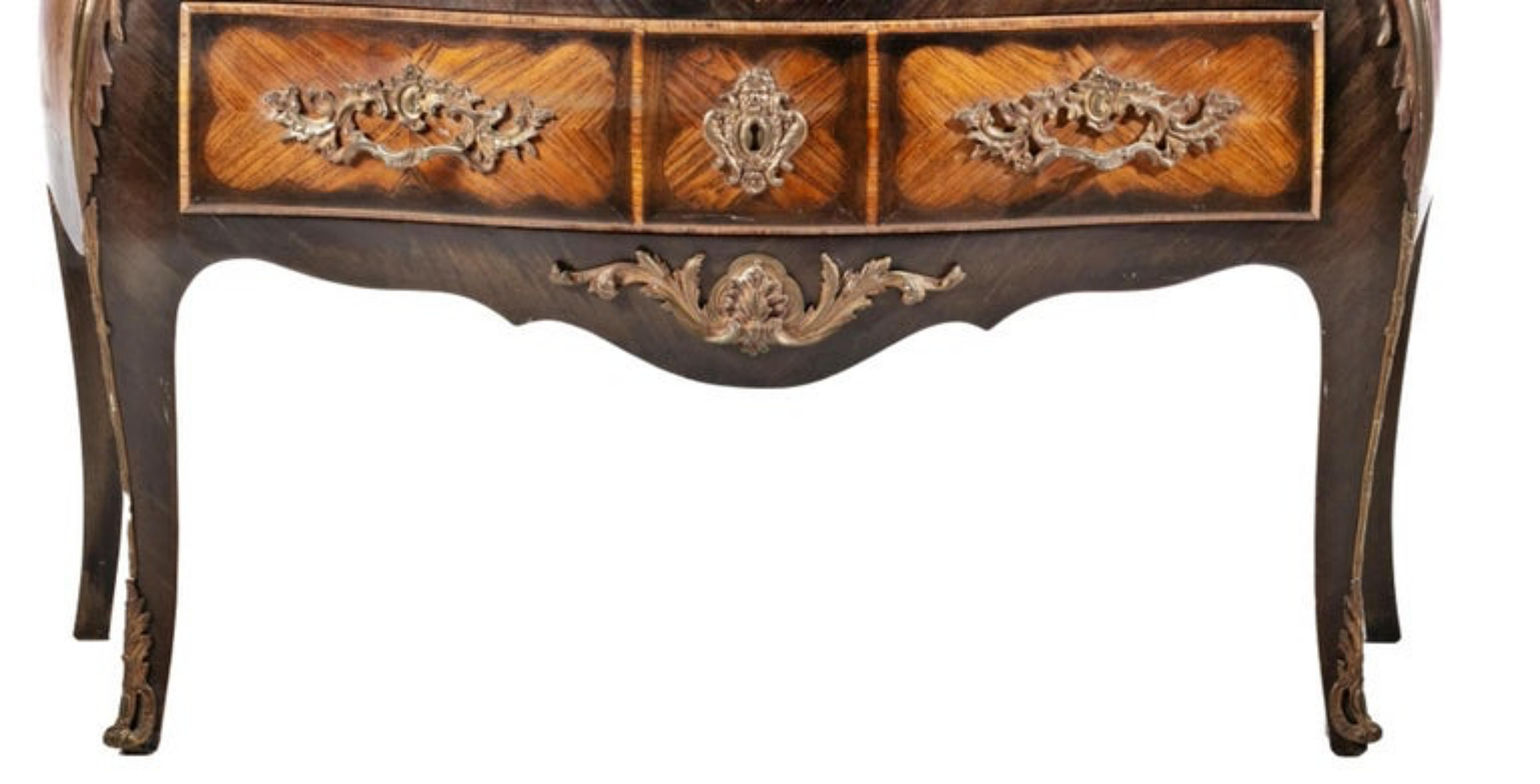 COMMODE LOUIS XV  French, late 19th century. In Good Condition For Sale In Madrid, ES