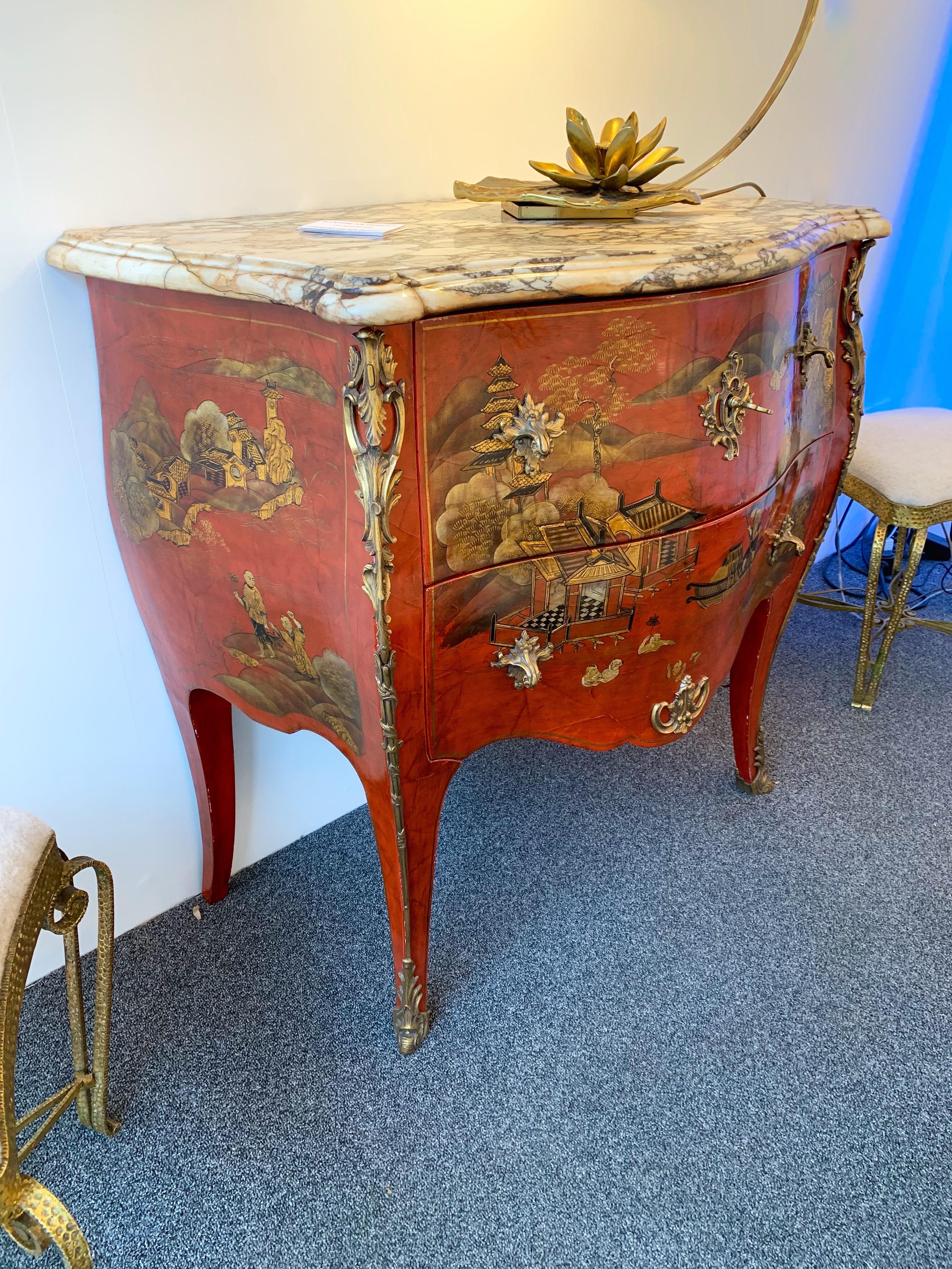 Milieu du XXe siècle Commode Louis XV laquée Chinoiserie de la Maison Jansen:: France:: années 1960
