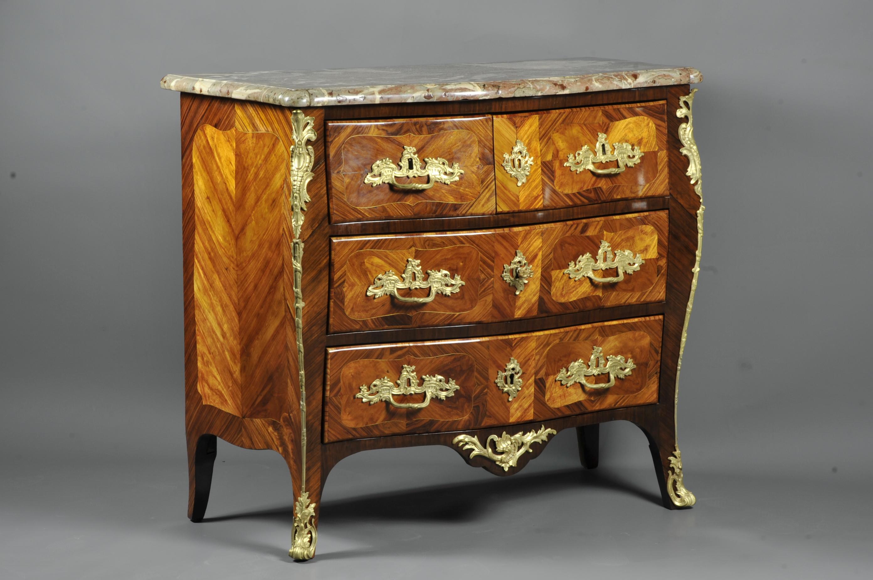  Commode Louis XV Stamped Gosselin For Sale 2