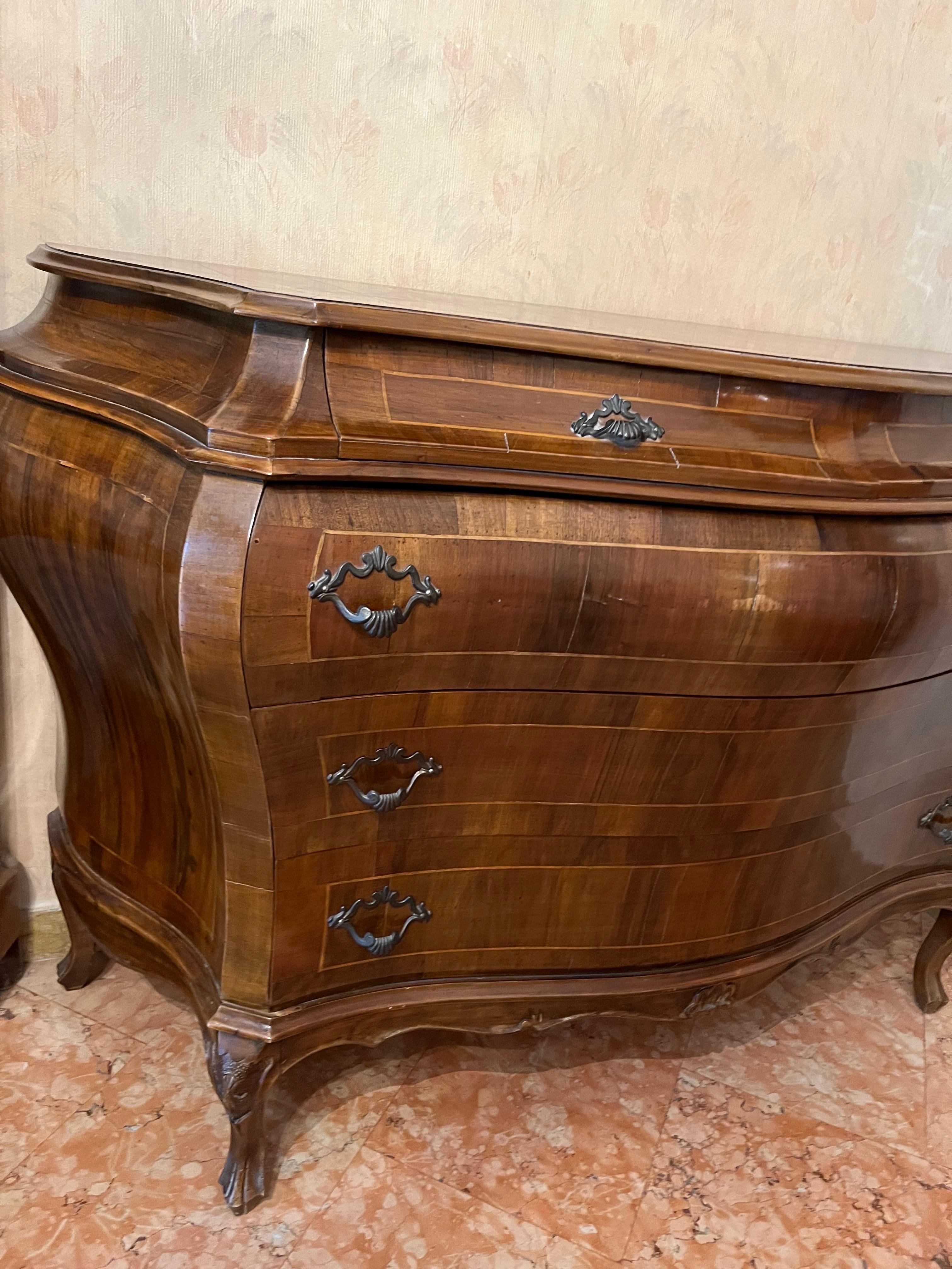 Commode Luigi XV  In Excellent Condition For Sale In Foggia, FG