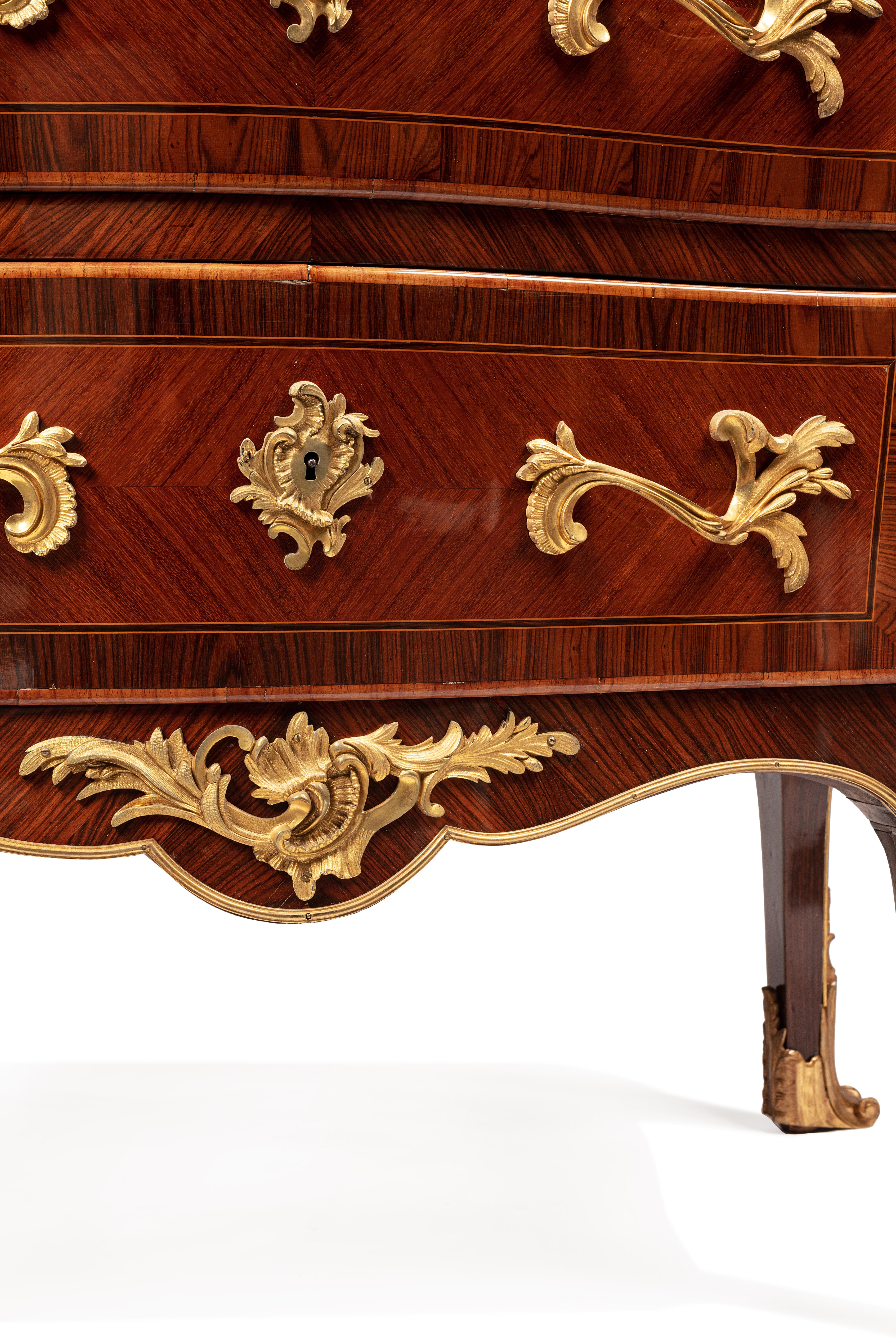 Extremely high end louis XV style chest of drawers 
in marquetry ,marble top, ormolu bronze falls on the sides , finished with clogs on the front and back of the feet ,bear the mark on the sides  linke
