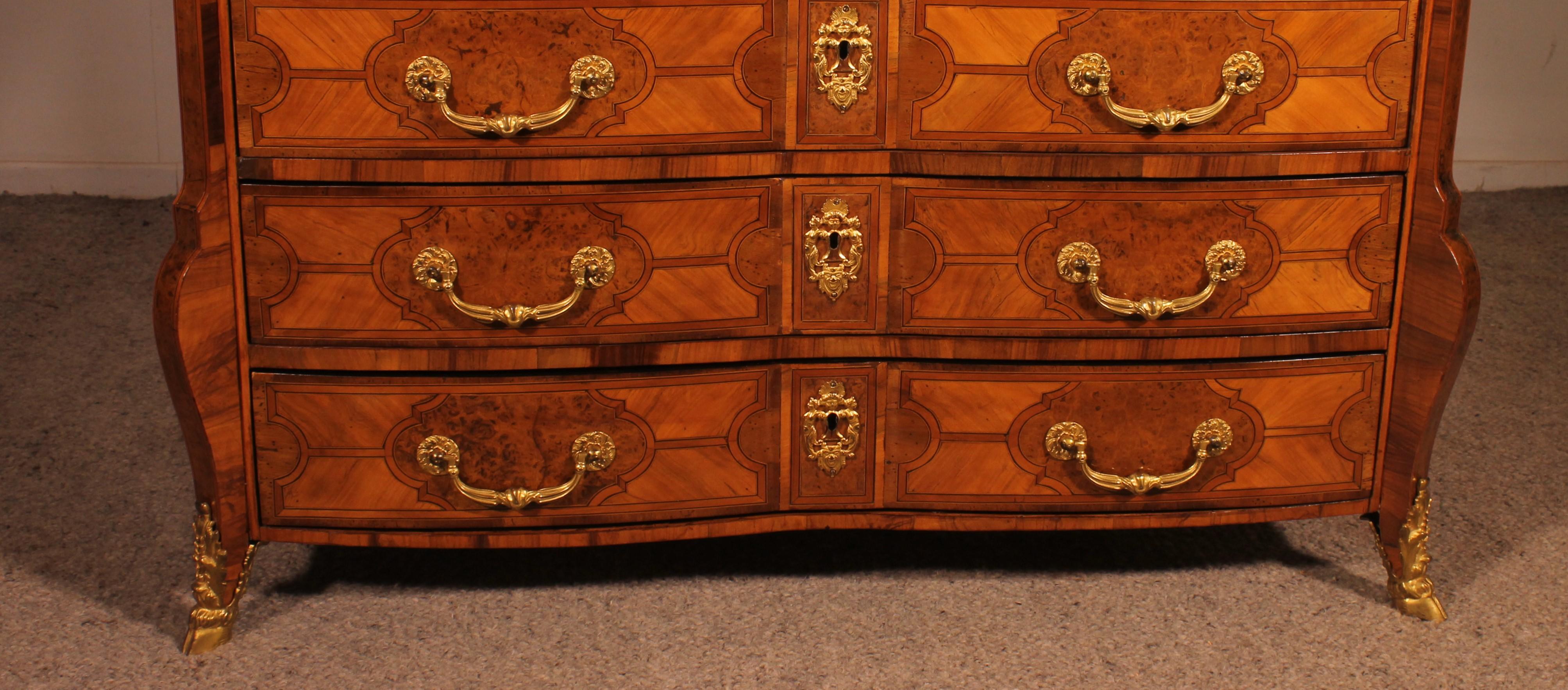 Francese Mazarine Chest Of Drawers / Commode From The Beginning Of The 18th Century in vendita
