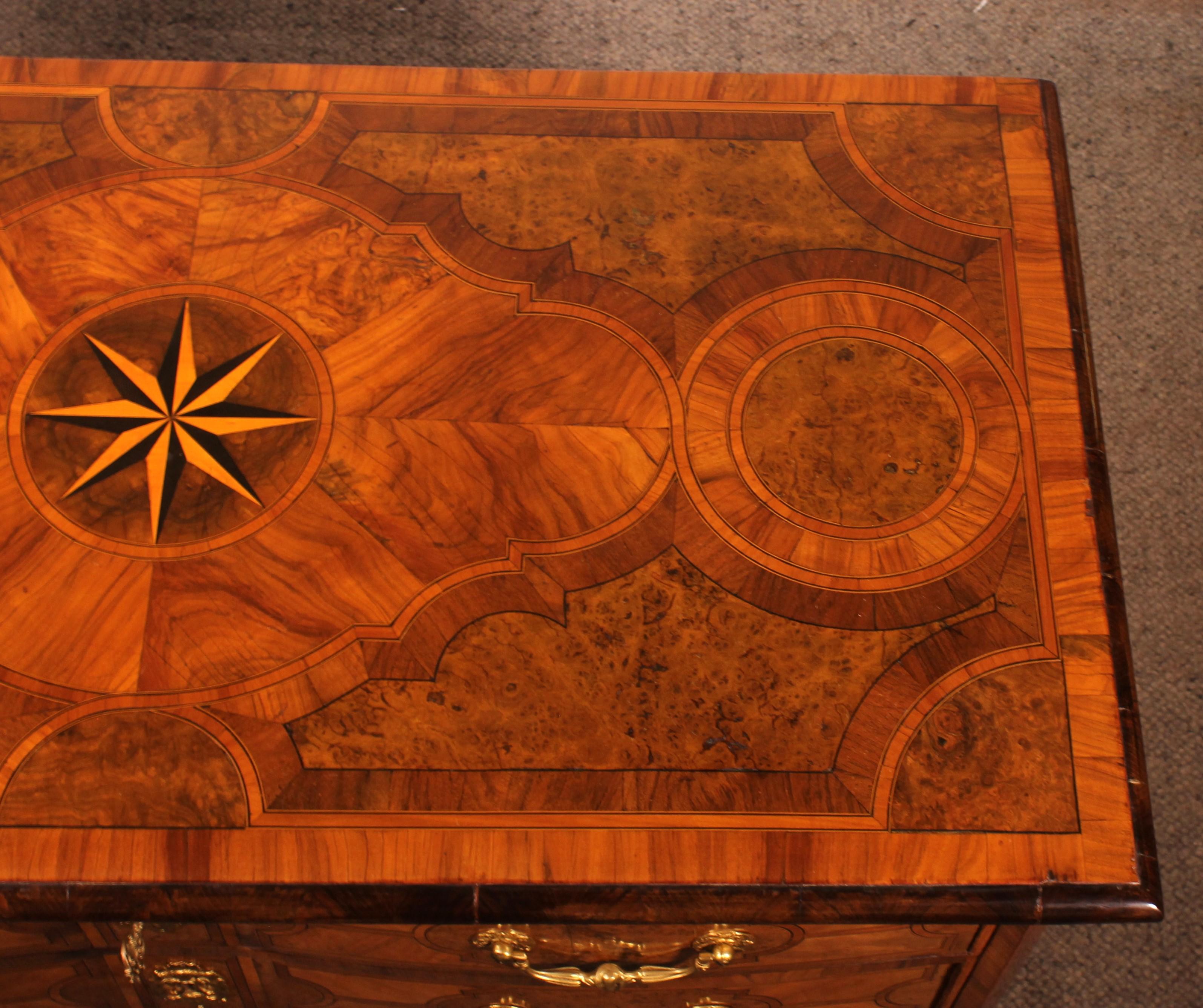 XVIII secolo Mazarine Chest Of Drawers / Commode From The Beginning Of The 18th Century in vendita
