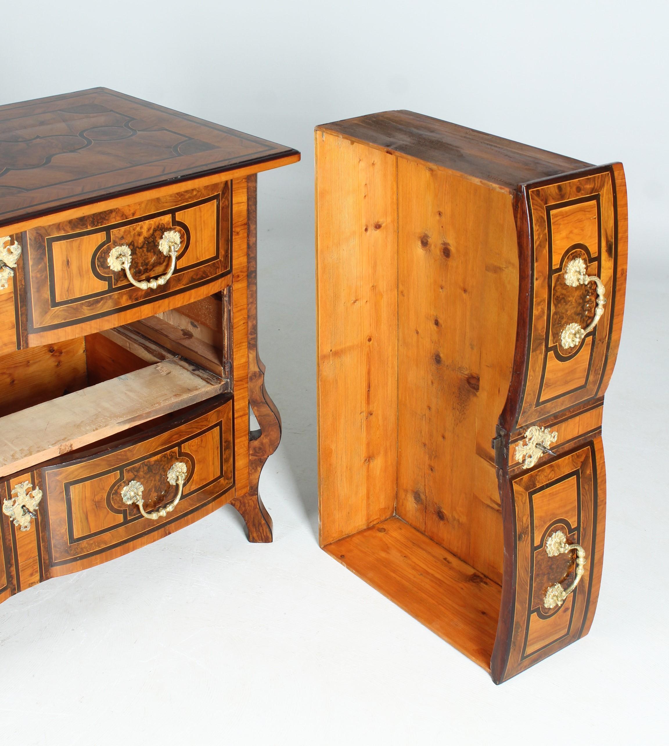 Commode Mazarine, Regence Chest of Drawers, France, Early 18th Century For Sale 4
