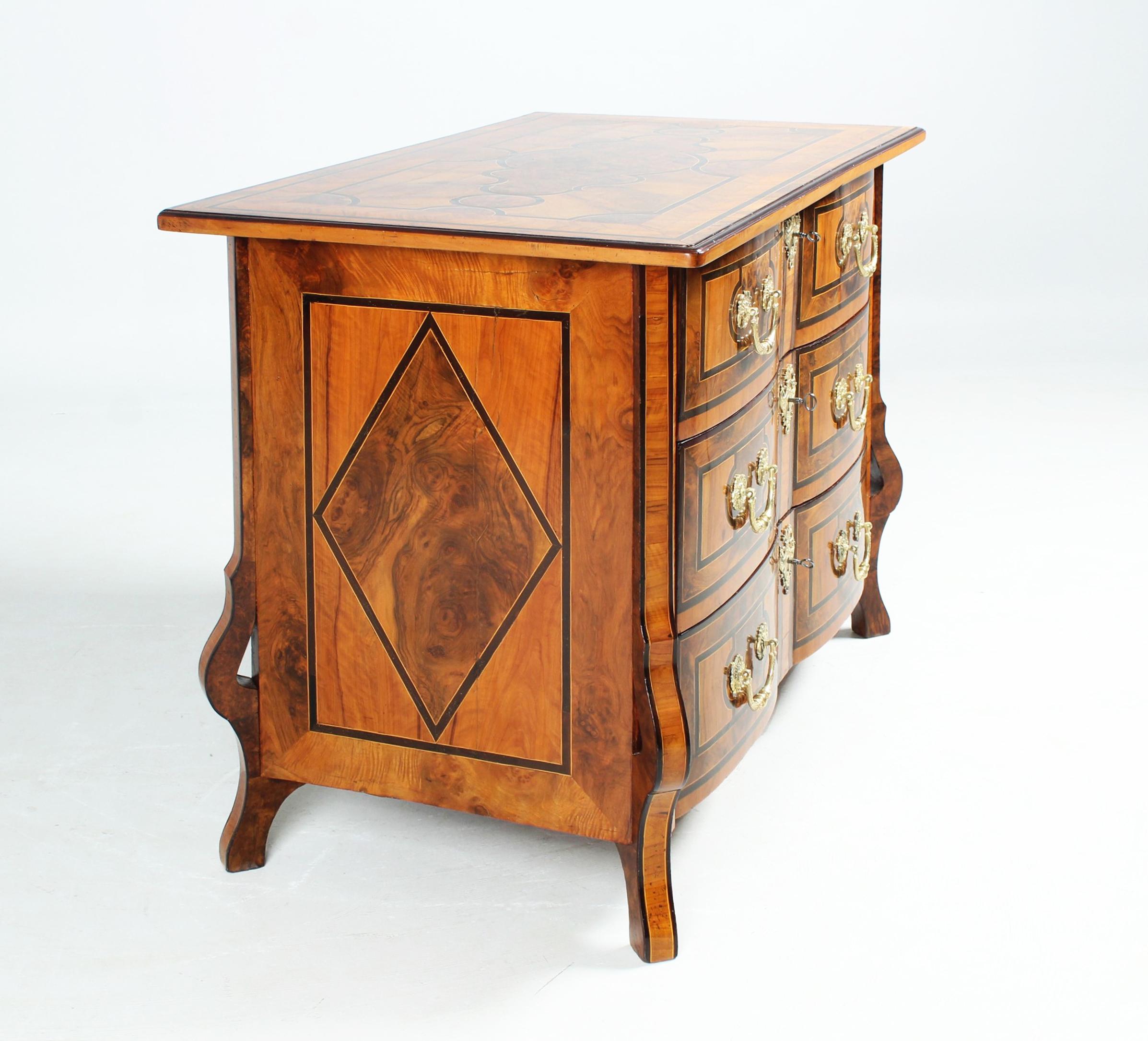 Commode Mazarine, Regence Chest of Drawers, France, Early 18th Century For Sale 5
