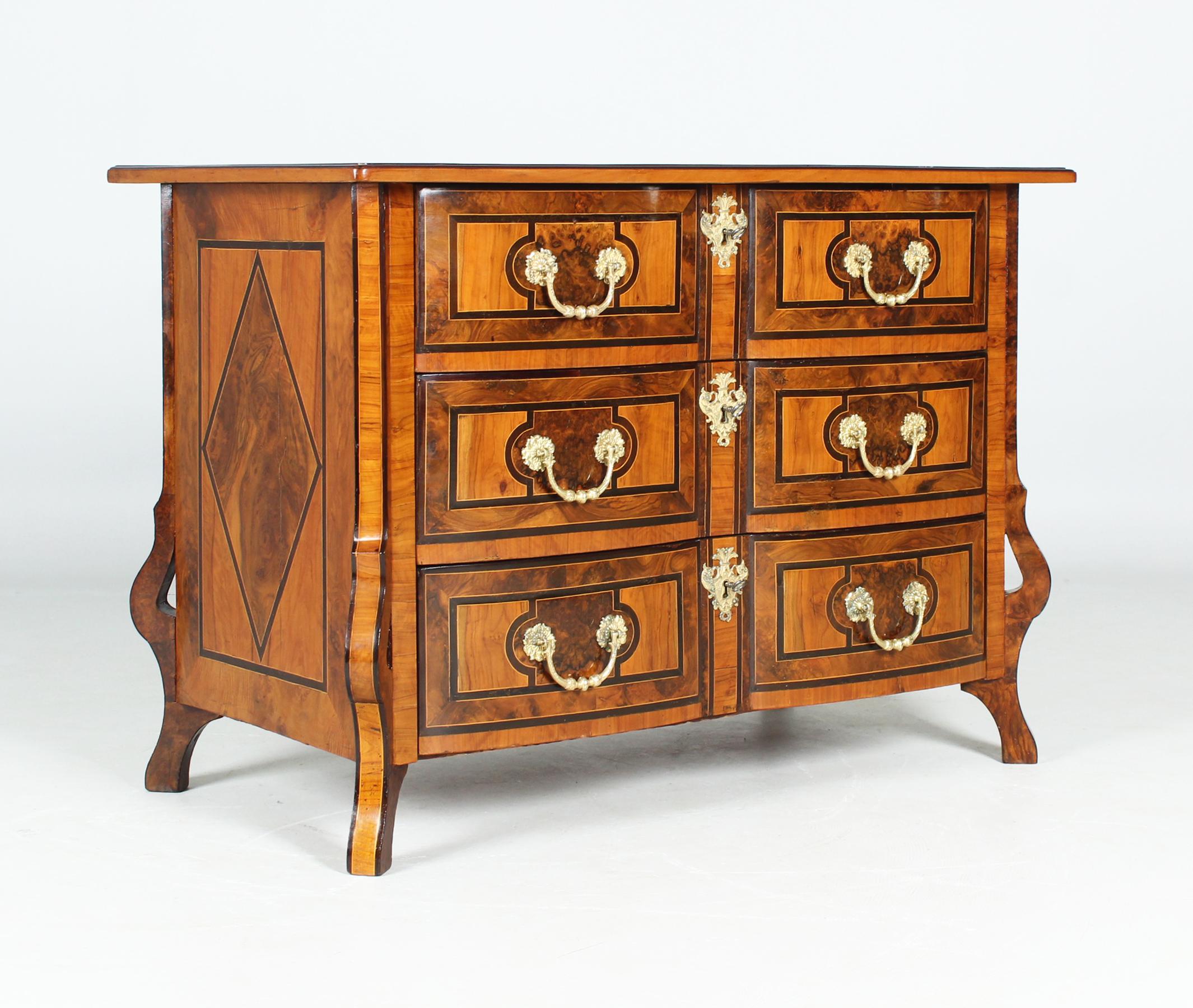 Commode Mazarine, Regence Chest of Drawers, France, Early 18th Century In Good Condition For Sale In Greven, DE