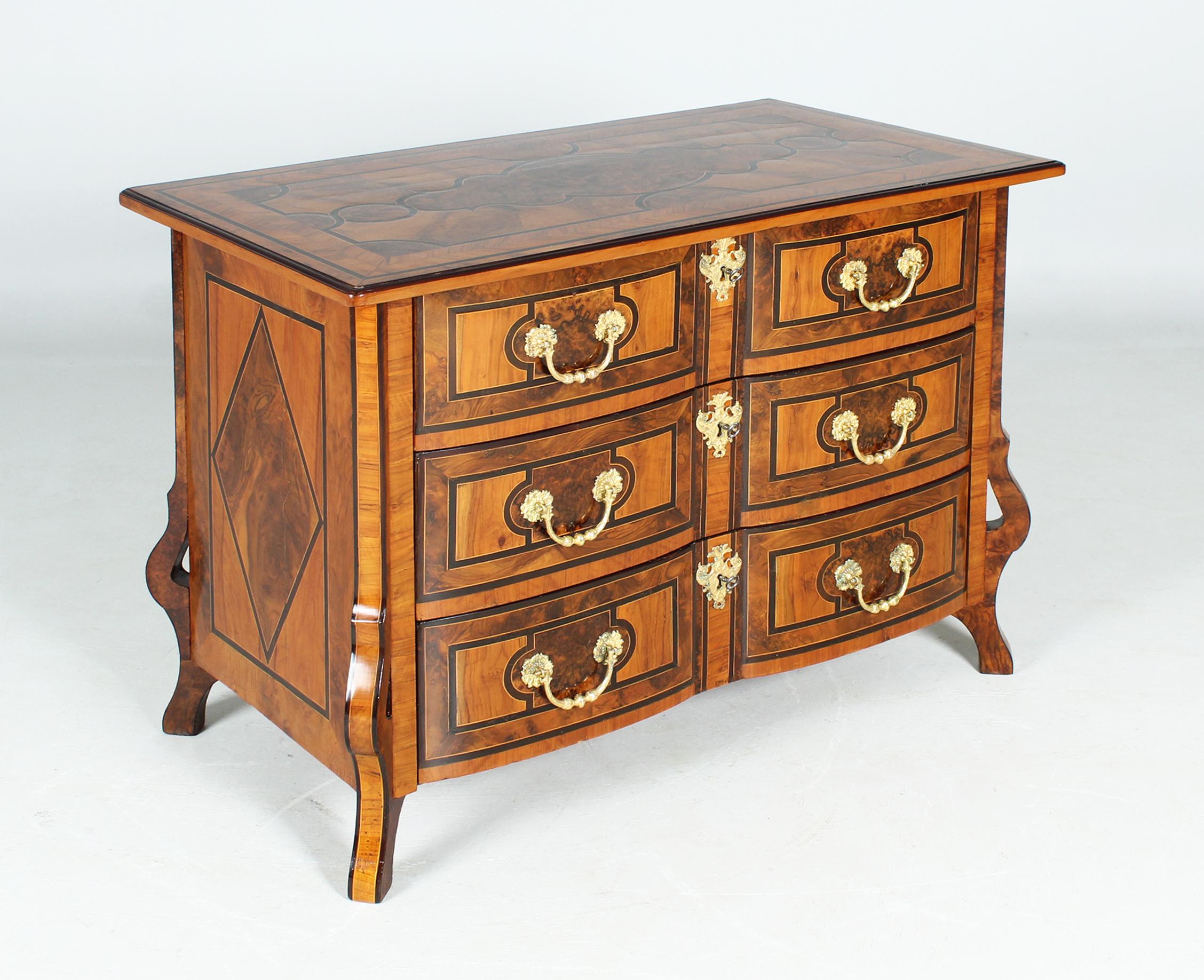 Commode Mazarine, Regence Chest of Drawers, France, Early 18th Century For Sale 1