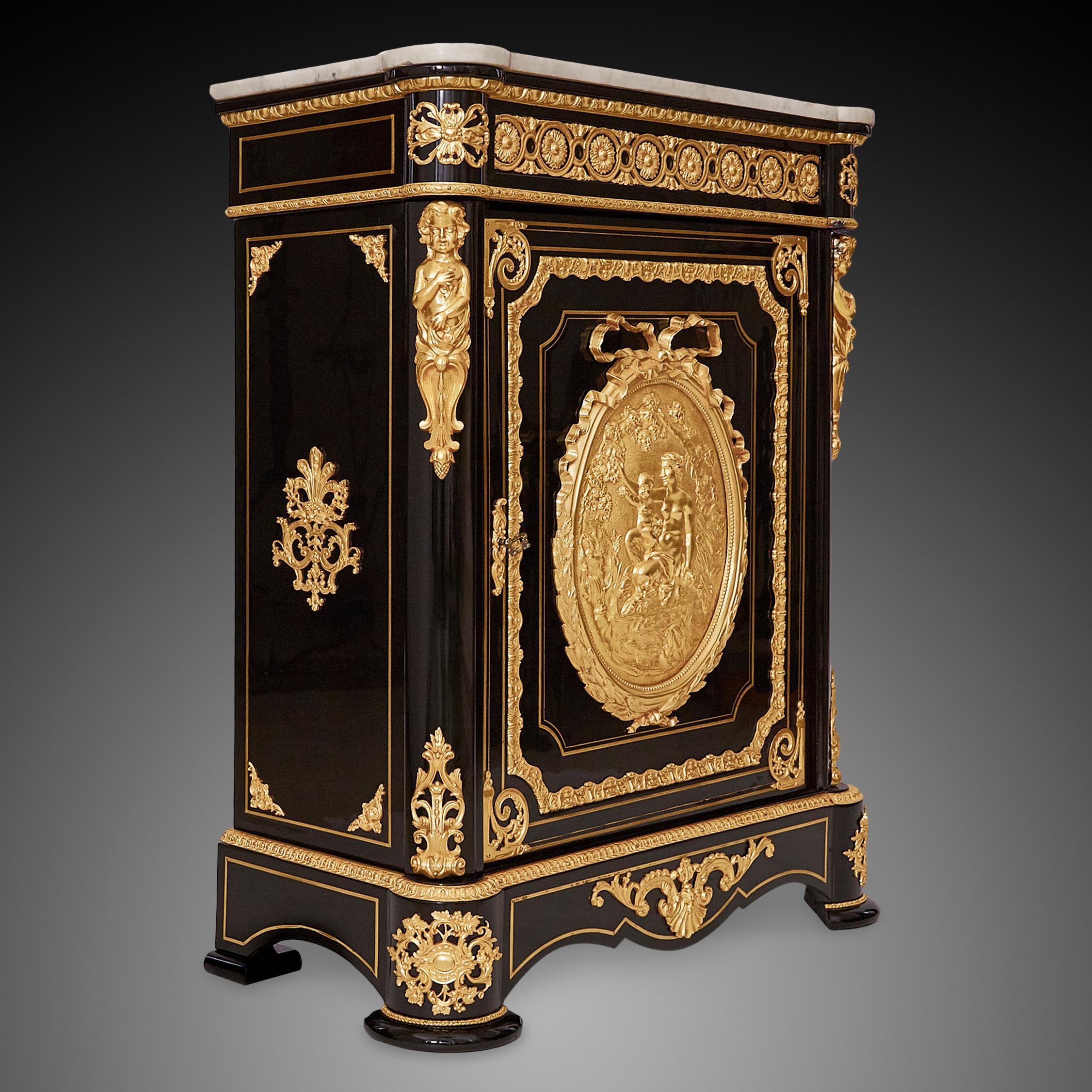 Commode of French 19th Century Napoleon III Period. Perfect condition, renovated according to the museum's procedures.