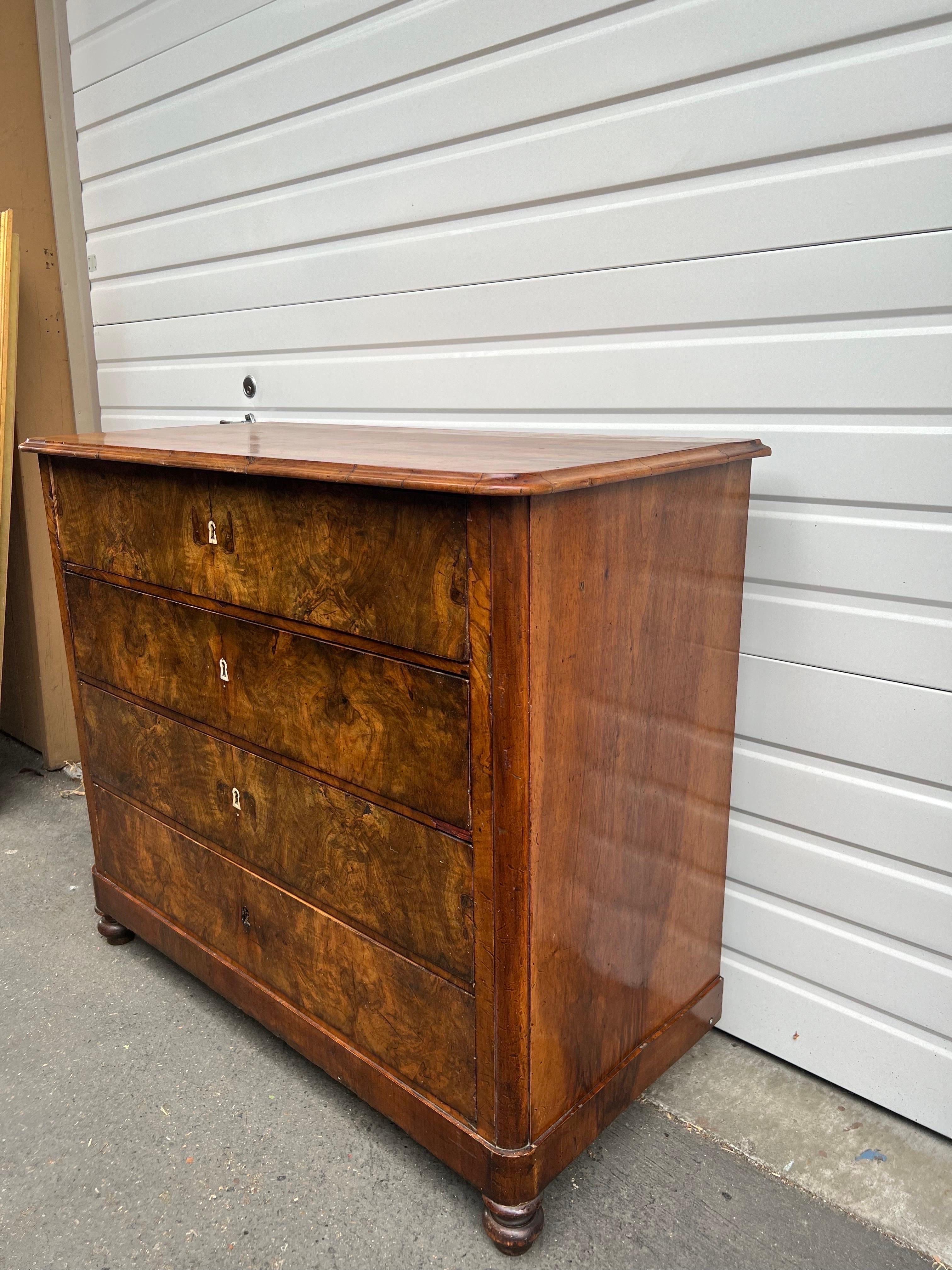 Mid-Century Modern Commode or Dresser With 4 Large Drawers in Style of Noble Biedermeier Furniture For Sale