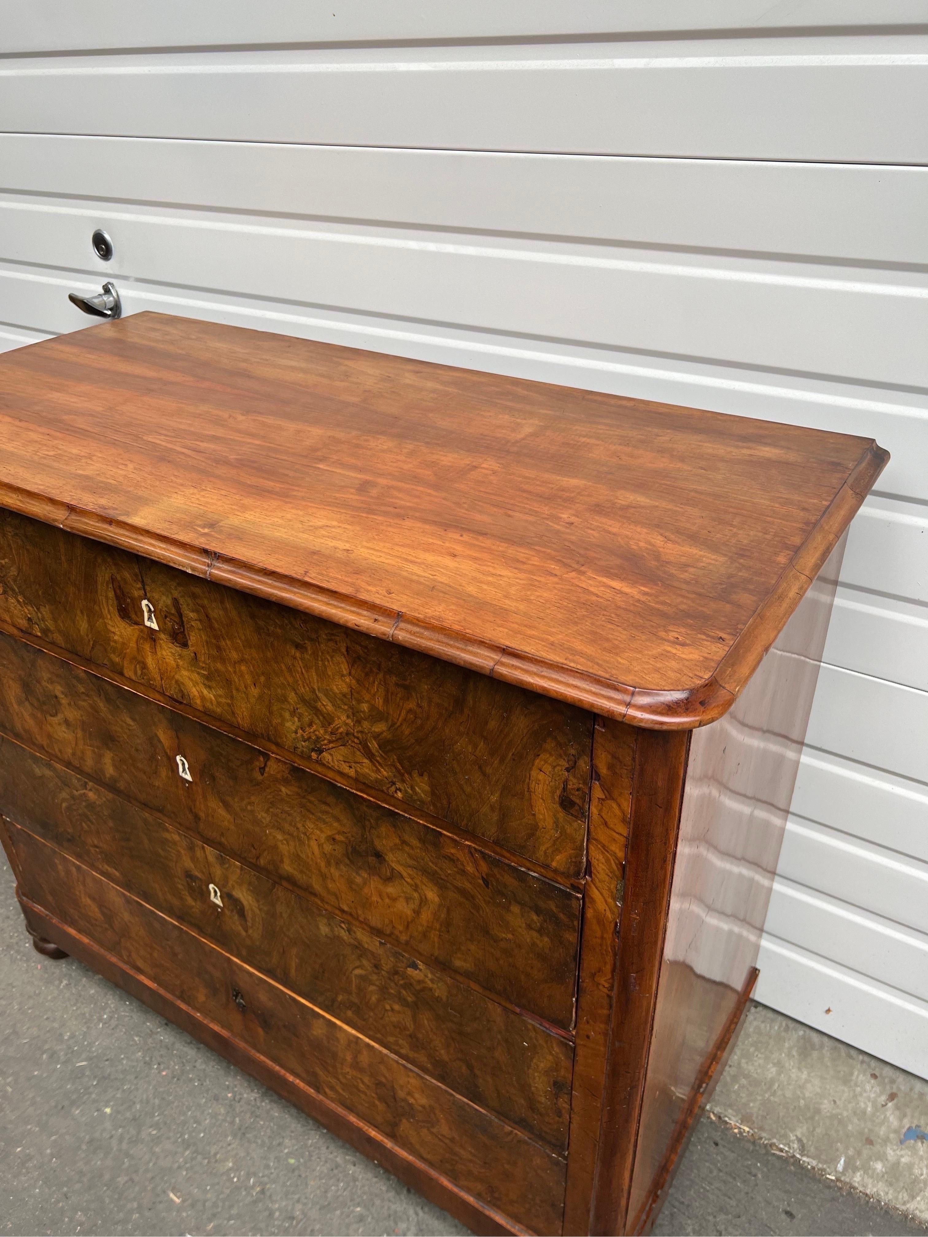 Late 20th Century Commode or Dresser With 4 Large Drawers in Style of Noble Biedermeier Furniture For Sale