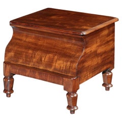 Commode, Potty, acajou, rembourrage prune, repose-pieds coulissant original et pot en céramique