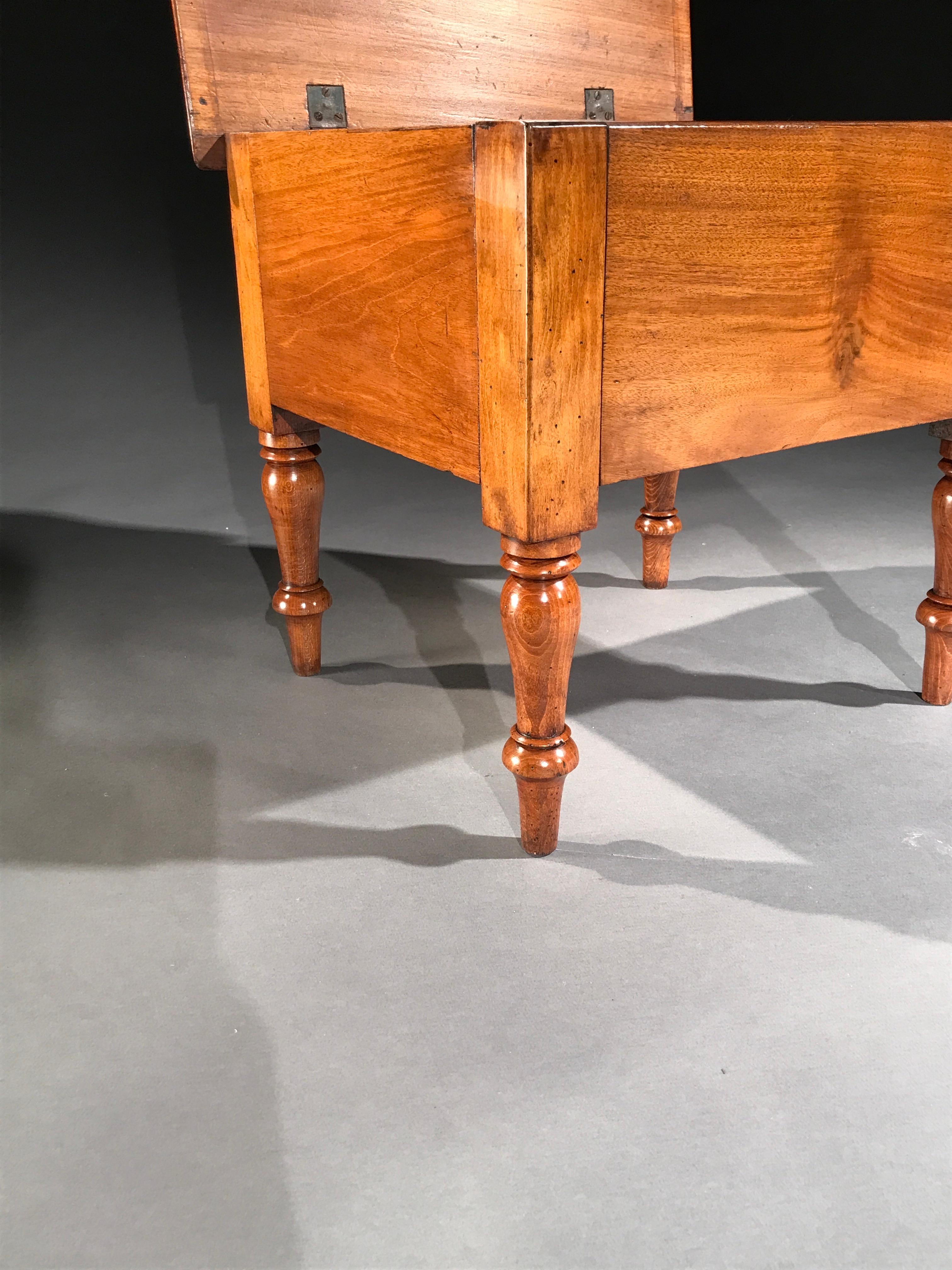 Commode, Vasino, Mogano, Tavolo Divano da letto Vaso e coperchio originali, Vittoriano in vendita 1