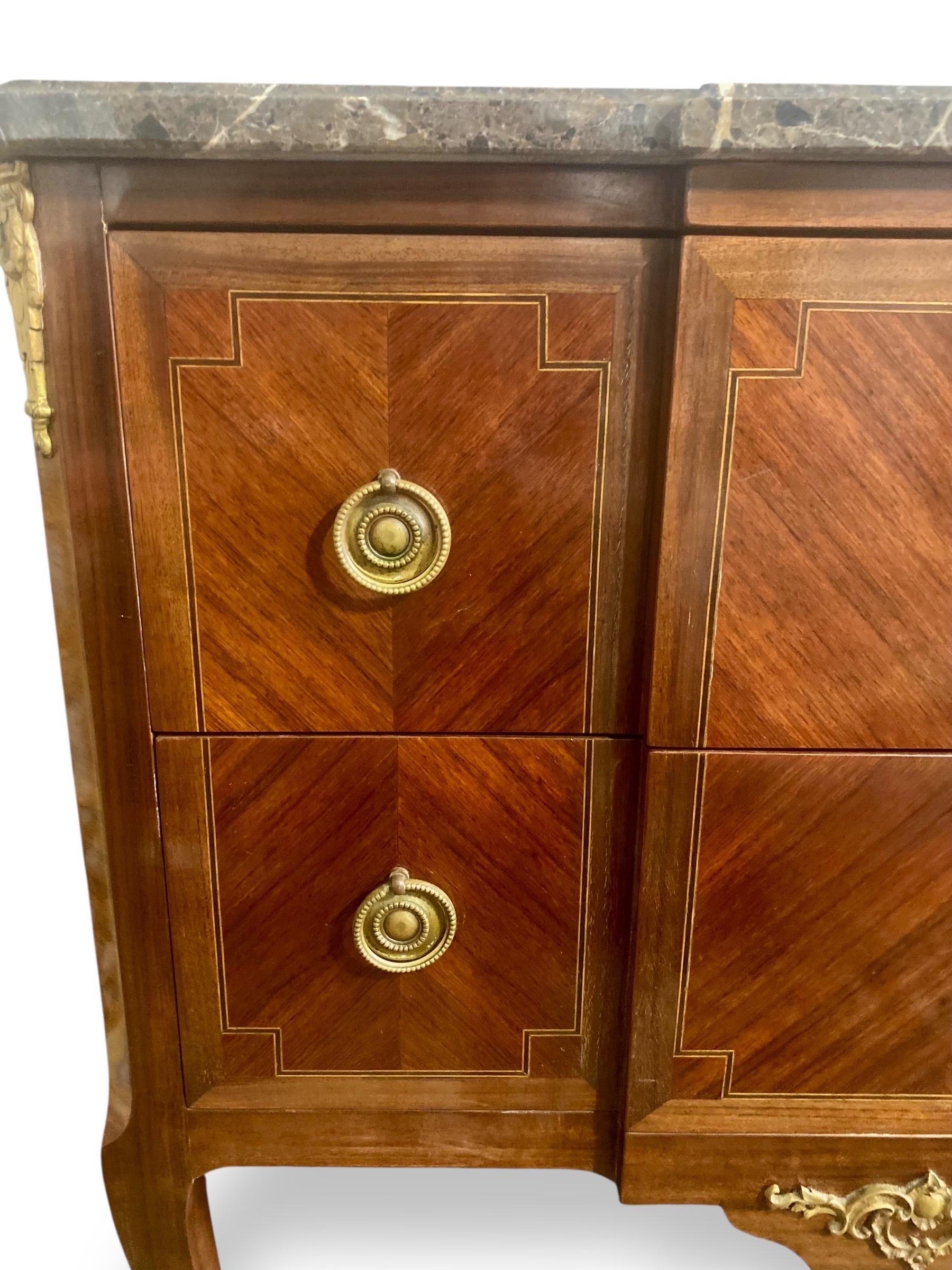 Francese Commode stile Transizione Luigi XV - Luigi XVI - Marmo grigio in vendita