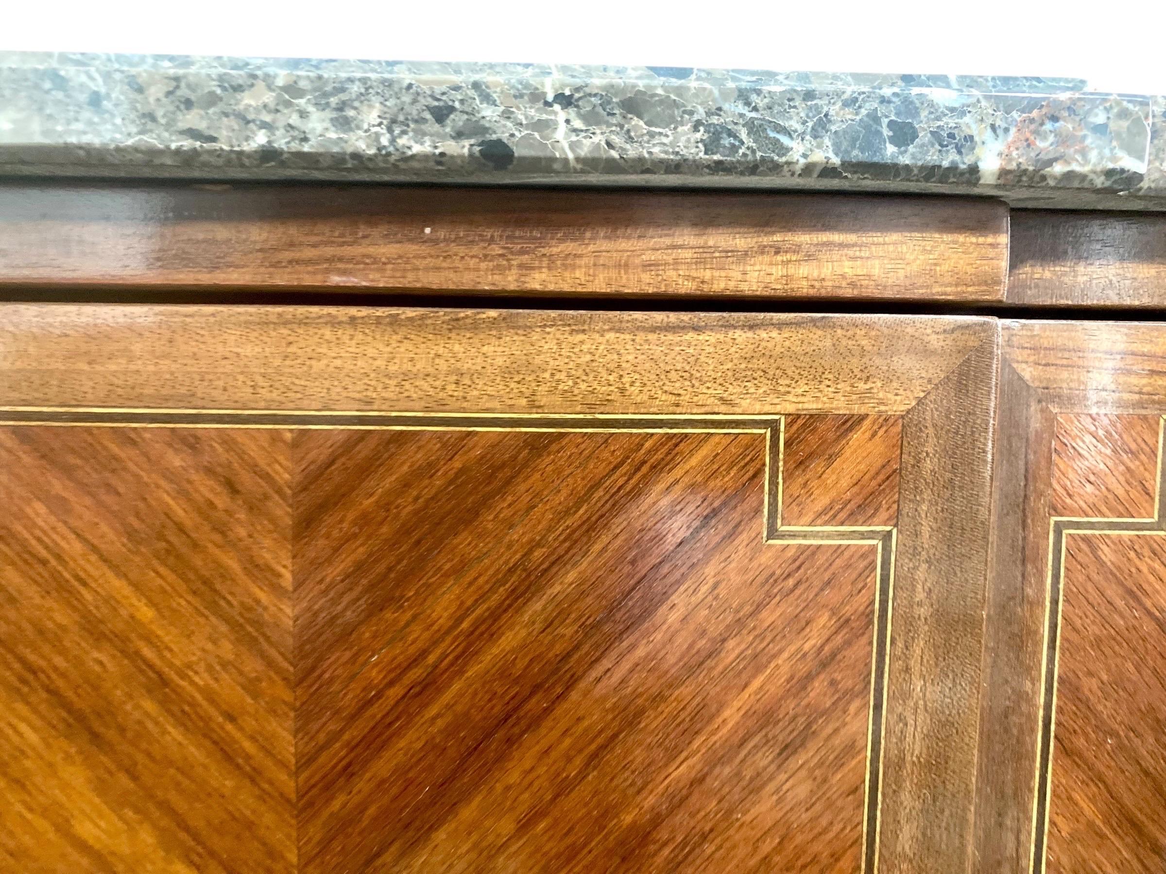 Commode stile Transizione Luigi XV - Luigi XVI - Marmo grigio in vendita 1