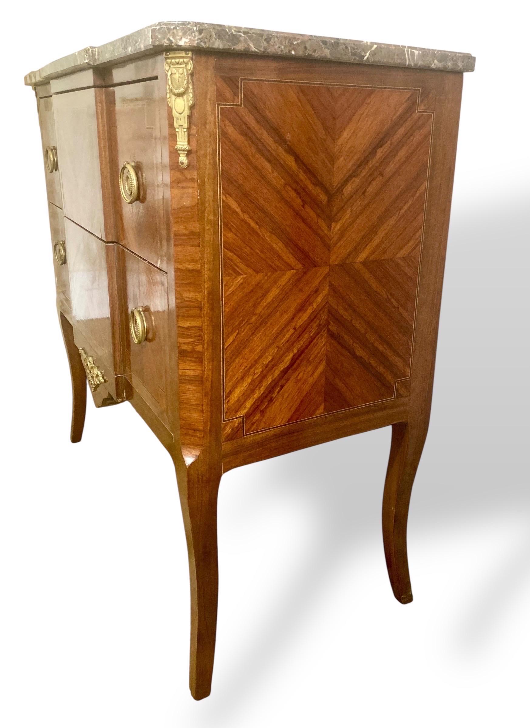 Commode stile Transizione Luigi XV - Luigi XVI - Marmo grigio in vendita 2