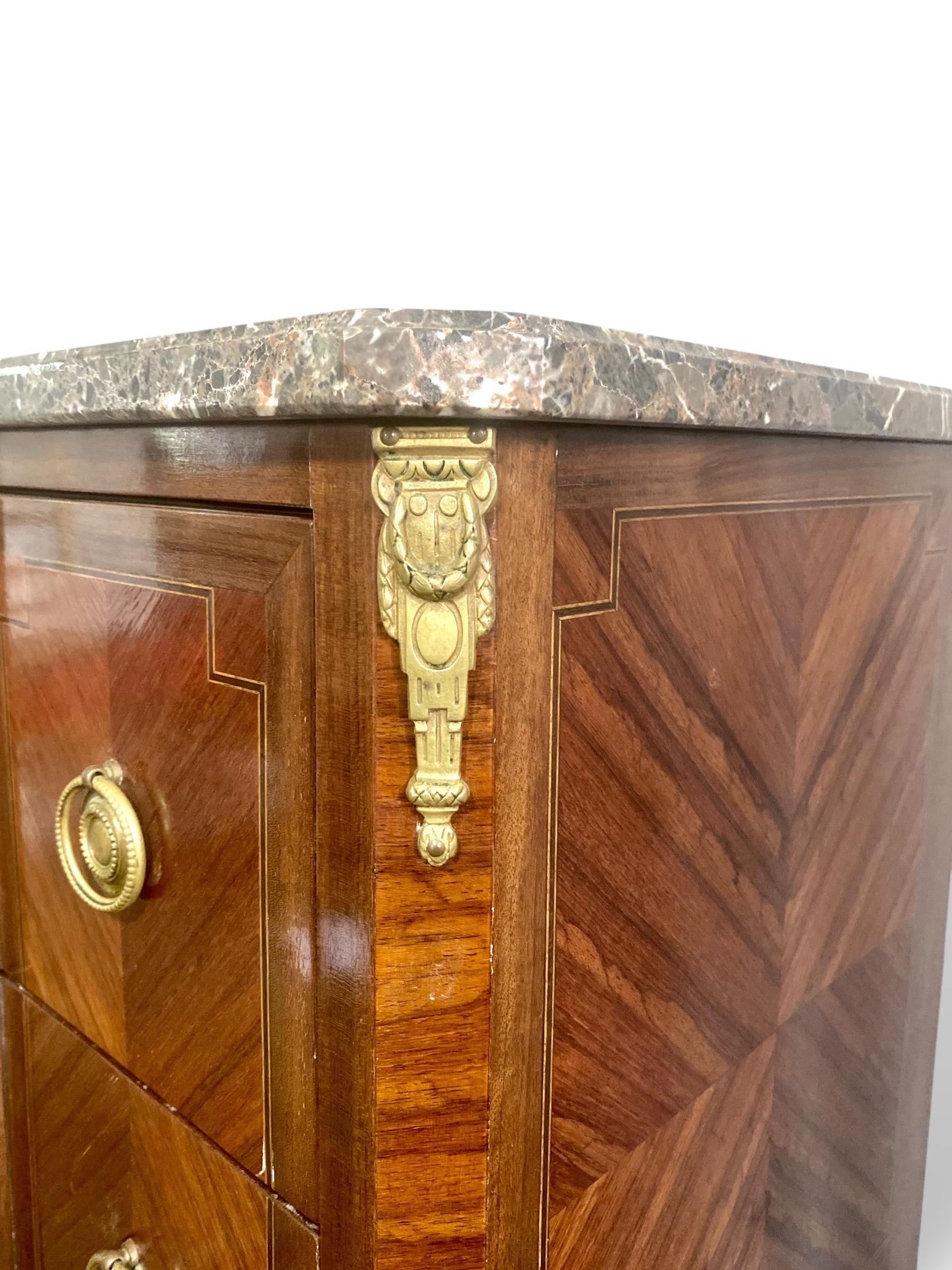 Commode stile Transizione Luigi XV - Luigi XVI - Marmo grigio in vendita 3