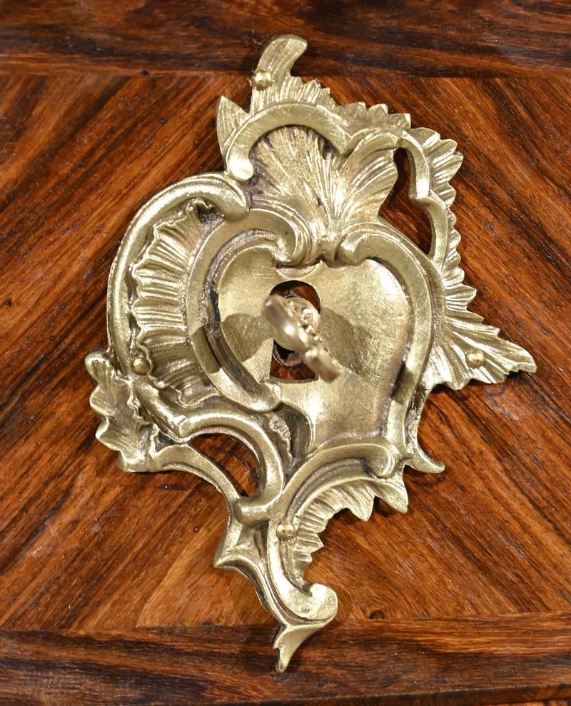 Tombeau chest of drawers in marquetry, Transition style – Part 1 of the 20th cen For Sale 6