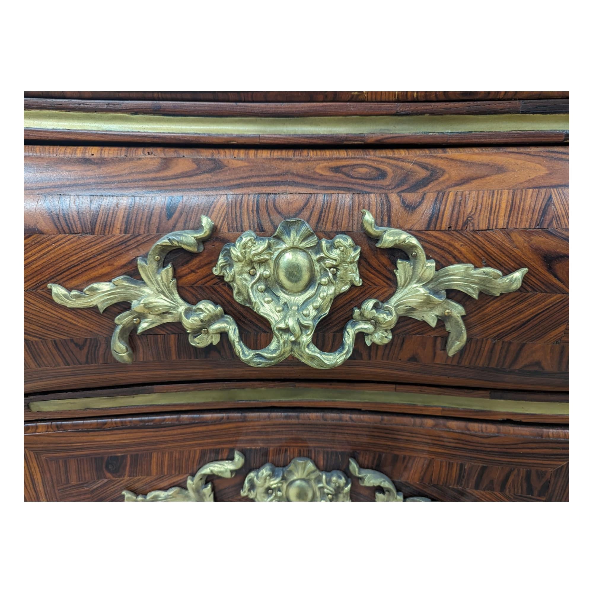 French 18th Century Rosewood Tombeau Chest of drawers  For Sale 9
