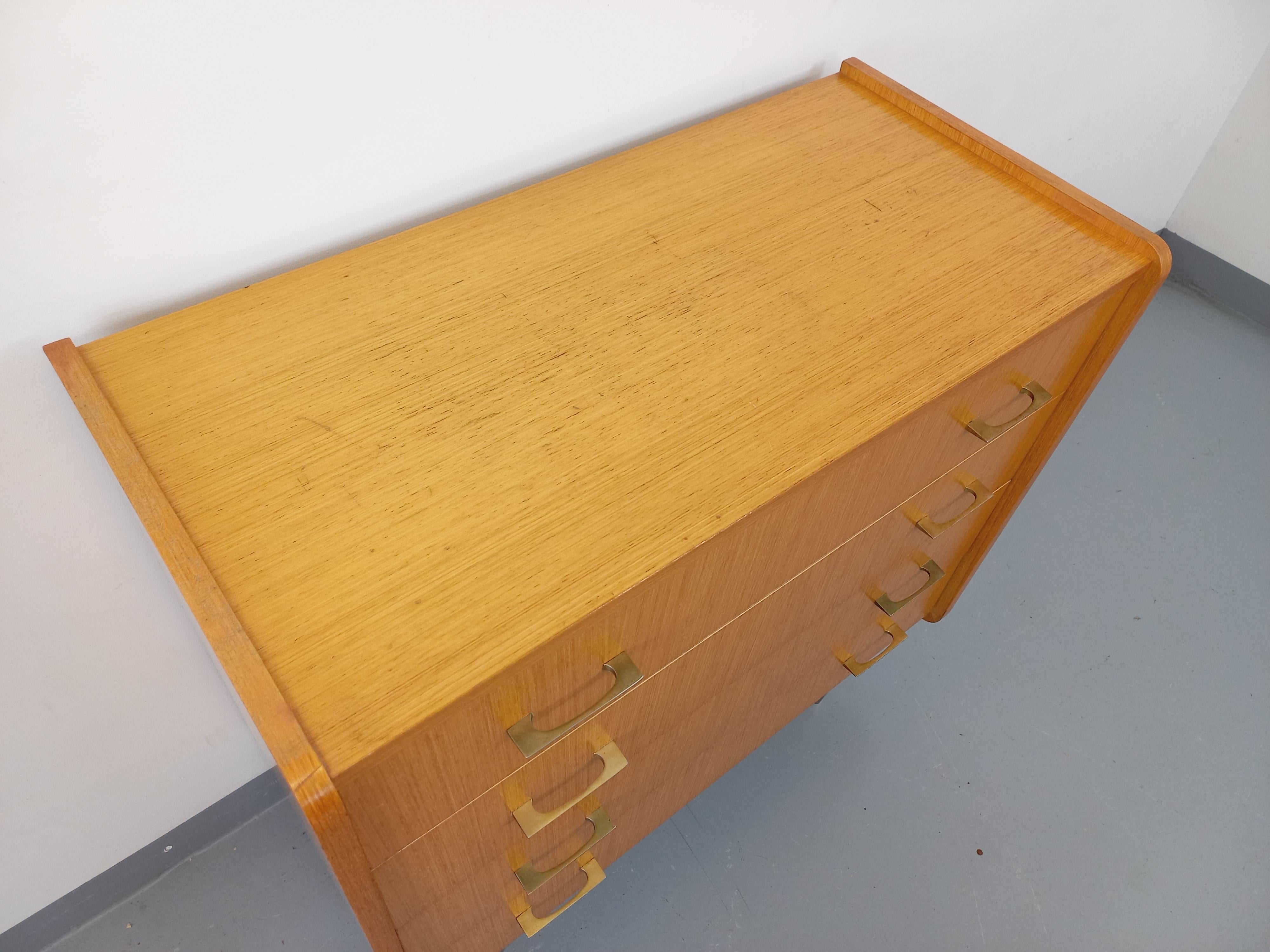 Commode vintage en bois des années 50 60 3