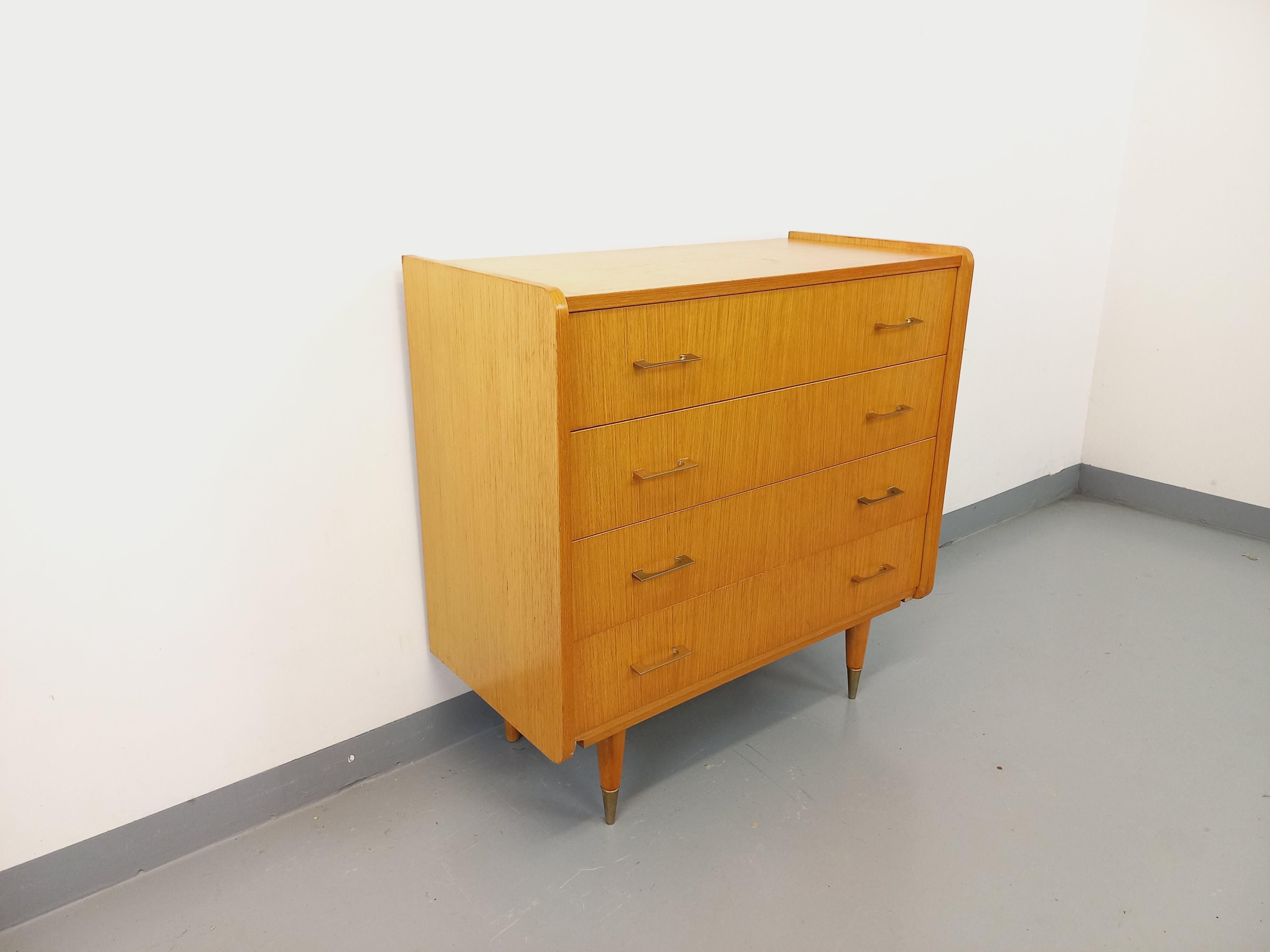 Commode vintage en bois des années 50 60 Bon état à BESANÇON, FR