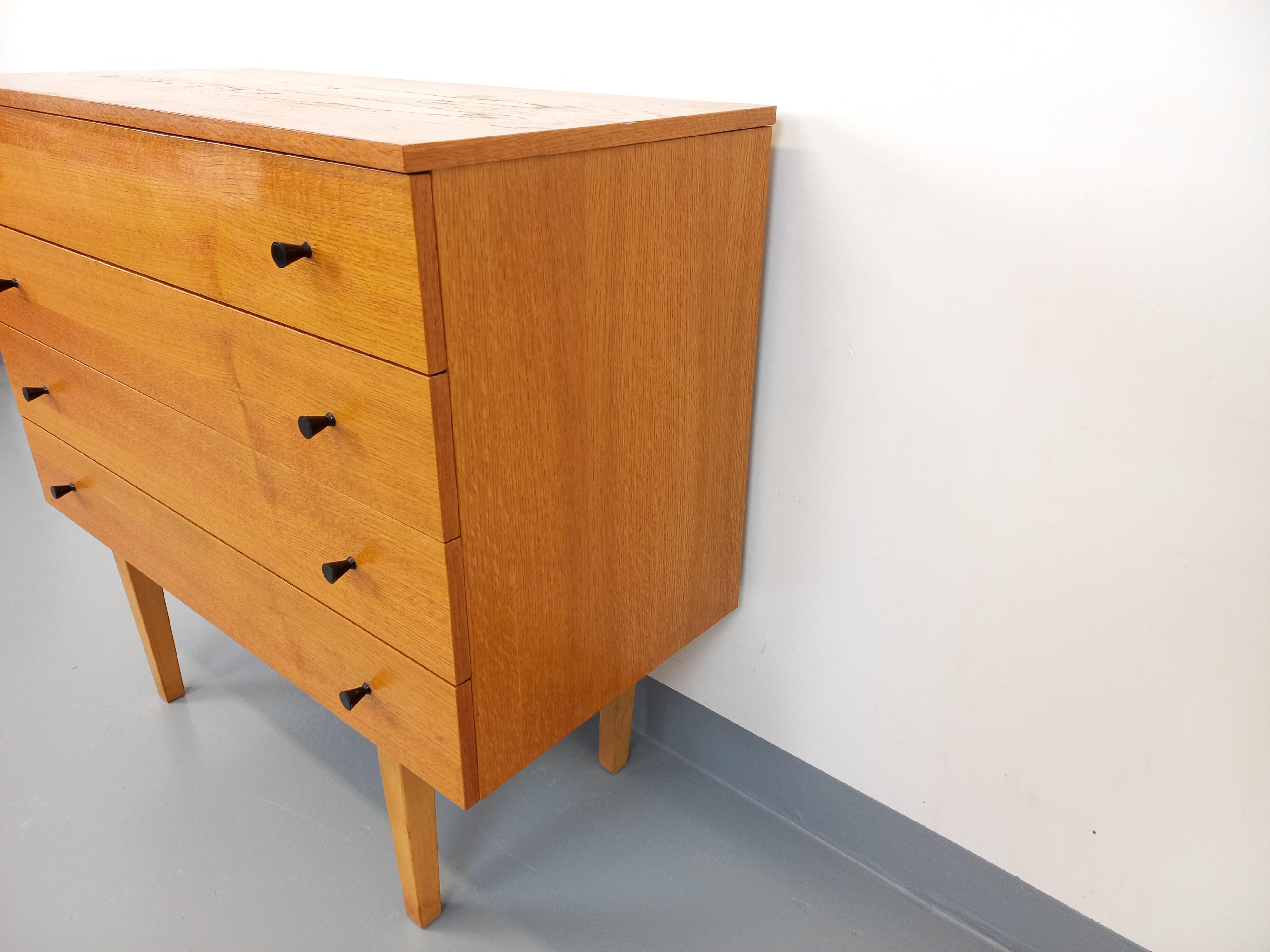 Milieu du XXe siècle Commode vintage en bois des années 50 60