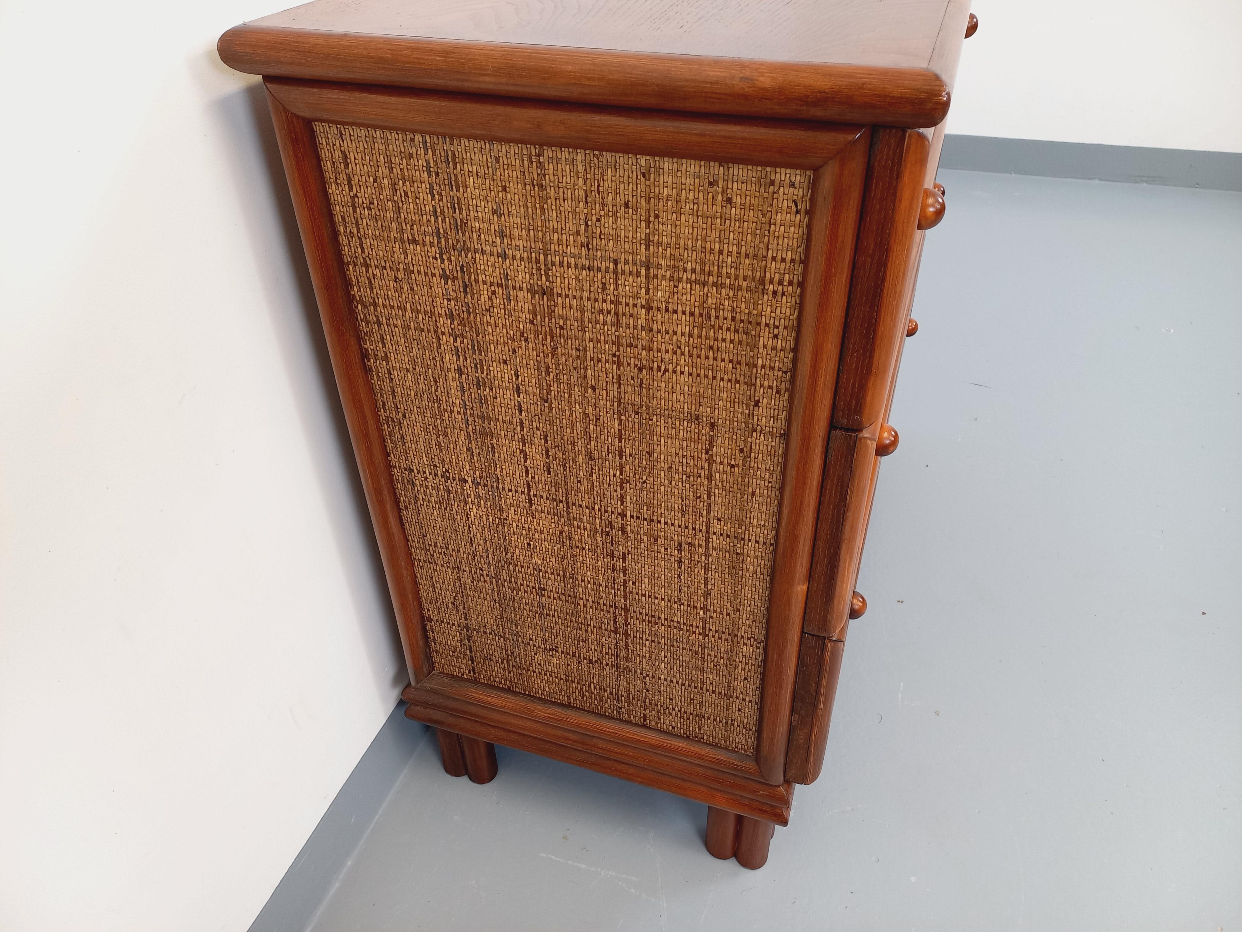 Commode vintage en bois et rotin tressé degli anni '70 7