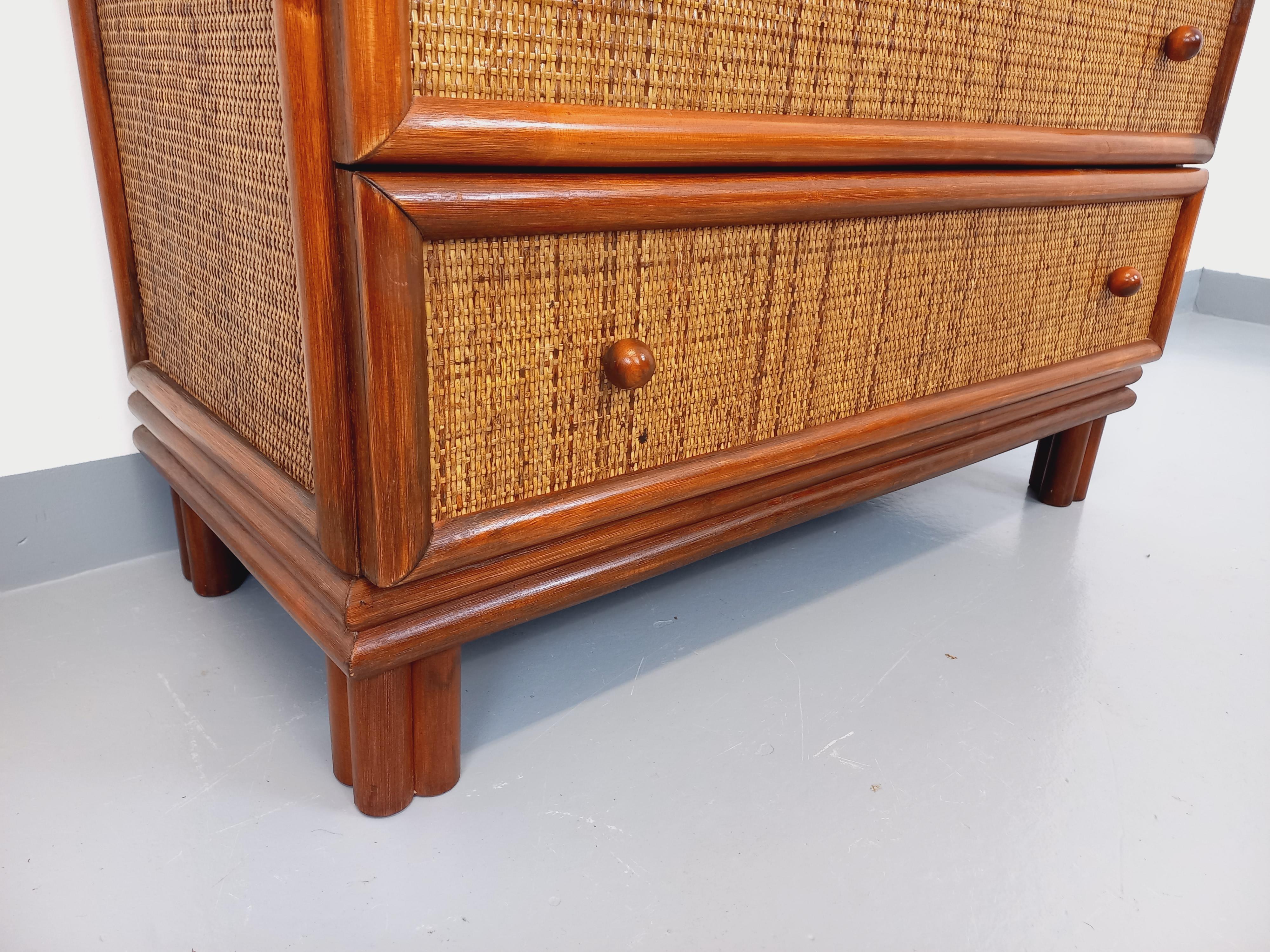 Commode vintage en bois et rotin tressé des années 70 1